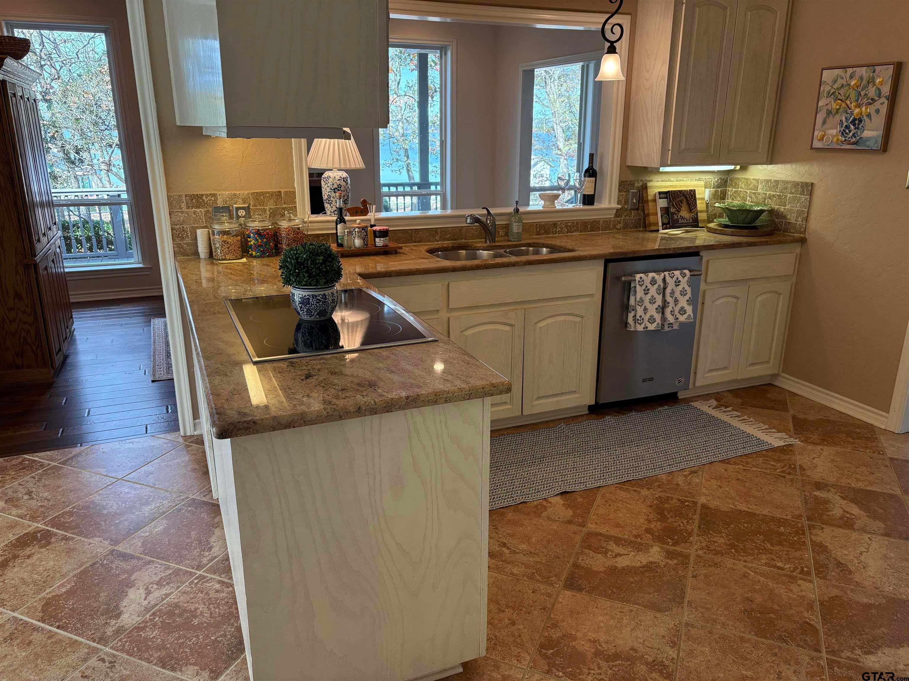 Pittsburg, Texas, 75686, United States, 4 Bedrooms Bedrooms, ,3 BathroomsBathrooms,Residential,For Sale,2001742