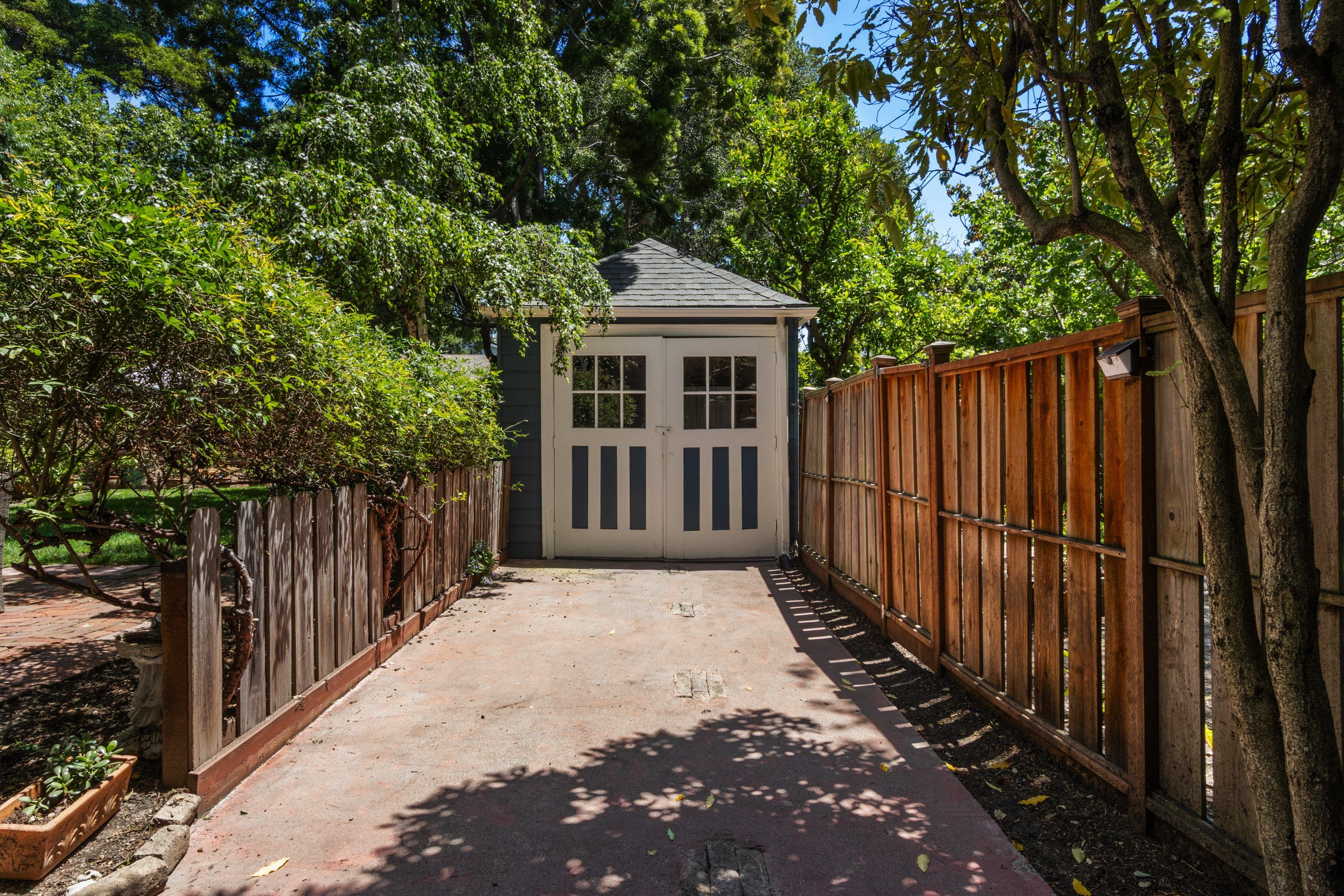  Crocker Highlands Classic with Modern Touches and Backyard Retreat - 物件實景