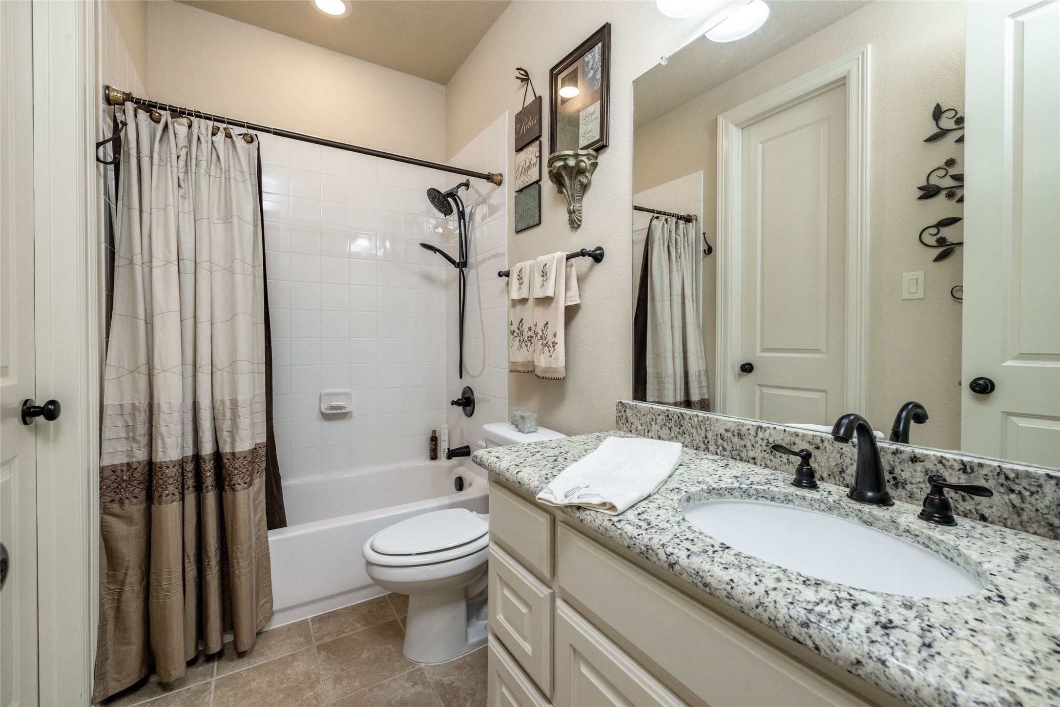 Roanoke, Texas, 76262, United States, 4 Bedrooms Bedrooms, ,5 BathroomsBathrooms,Residential,For Sale,1827754