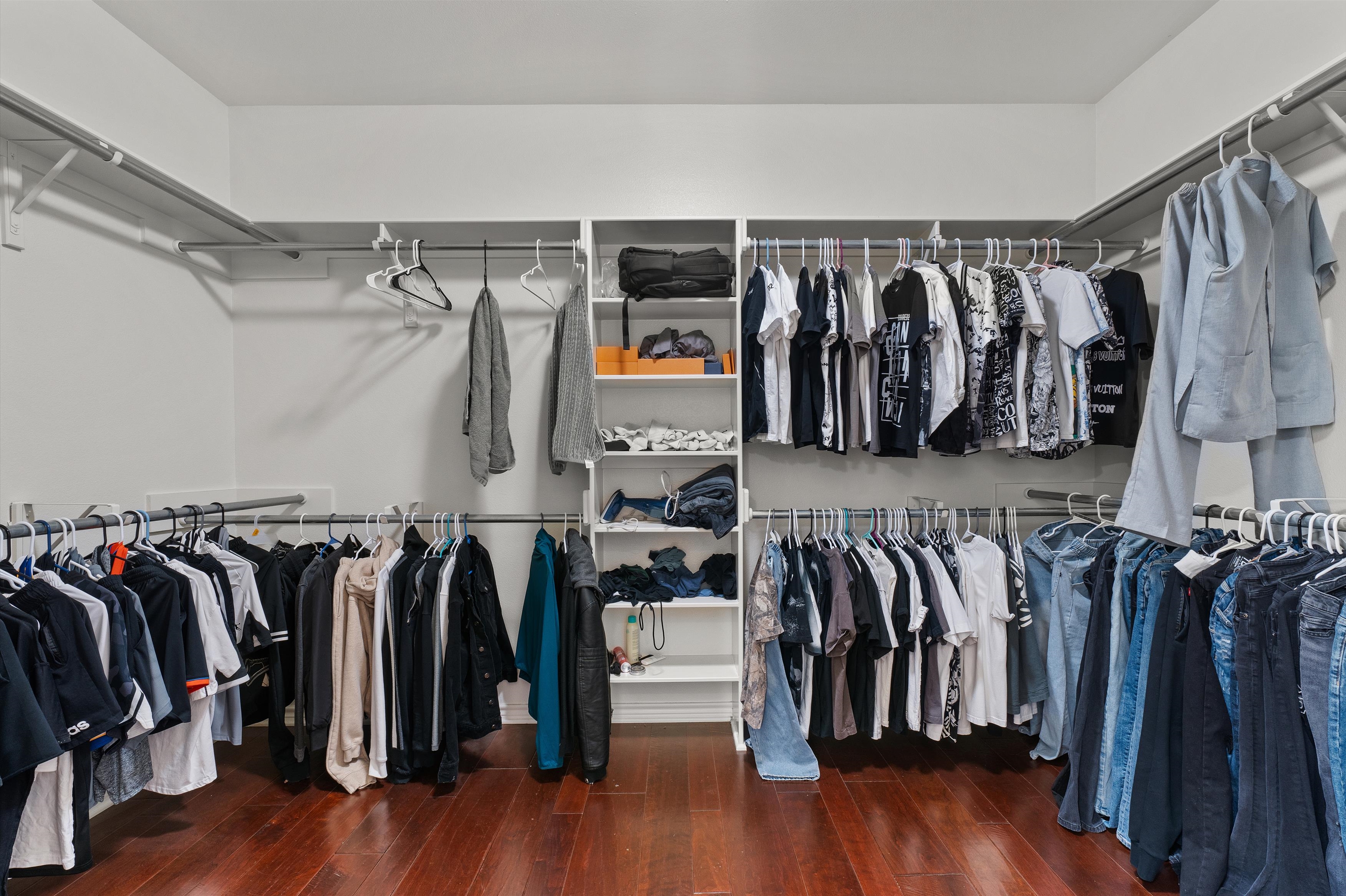 Henderson, Texas, 75654, United States, 5 Bedrooms Bedrooms, ,3 BathroomsBathrooms,Residential,For Sale,1983255