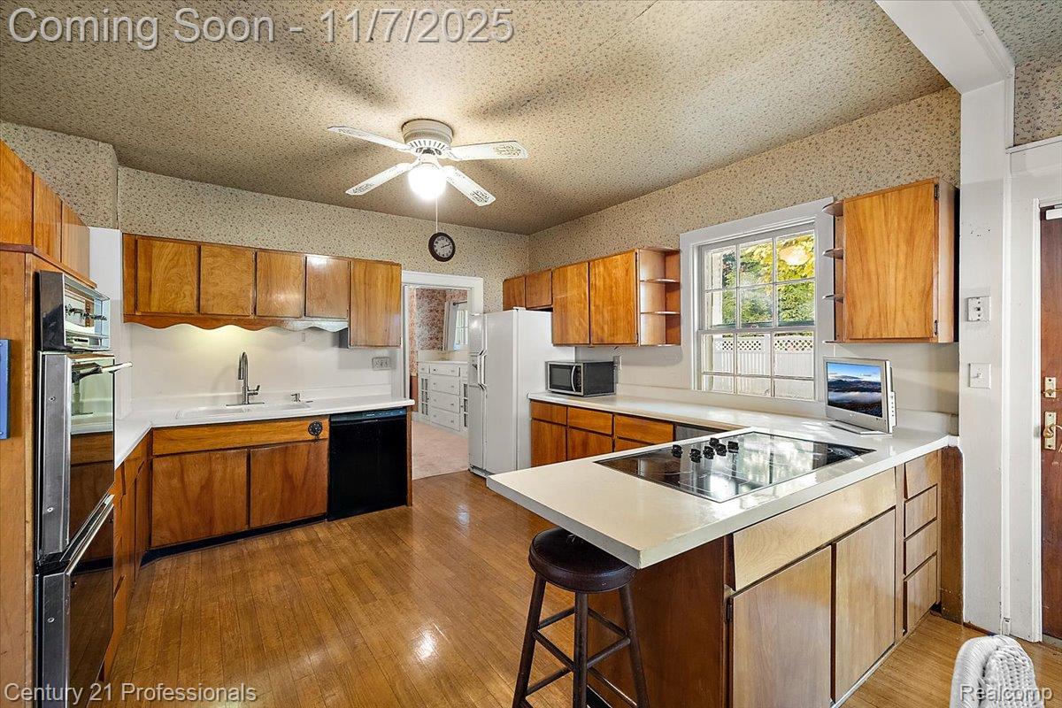 Clarkston, Michigan, 48348, United States, 4 Bedrooms Bedrooms, ,2 BathroomsBathrooms,Residential,For Sale,1987111