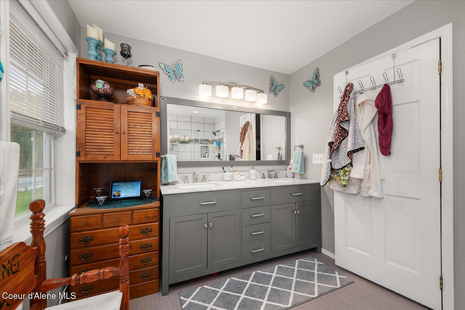 Metaline Falls, Washington, 99153, United States, 5 Bedrooms Bedrooms, ,3 BathroomsBathrooms,Residential,For Sale,1980097