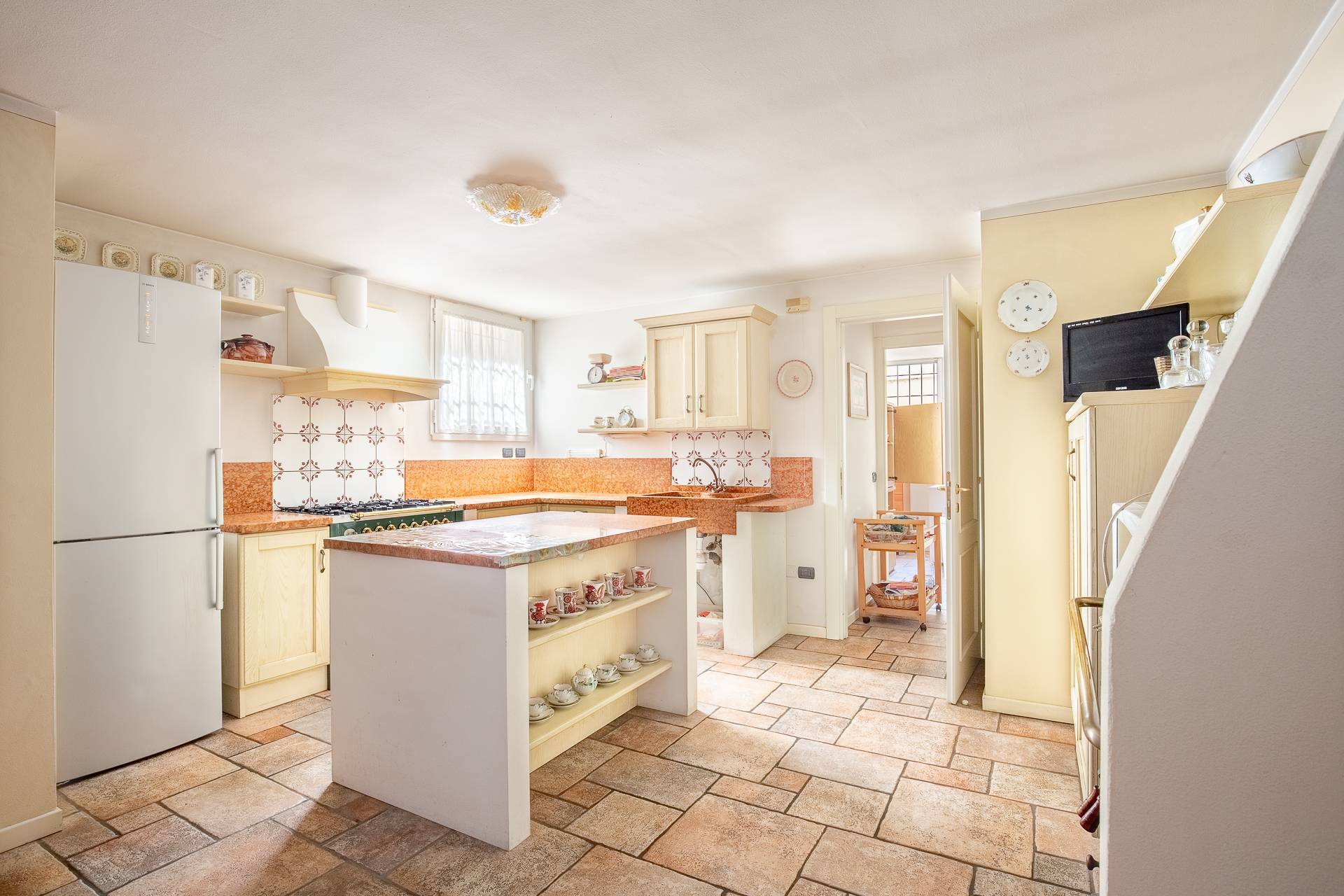 Pozzolengo, Brescia, 25010, IT, 4 Bedrooms Bedrooms, ,4 BathroomsBathrooms,Residential,For Sale,1837231