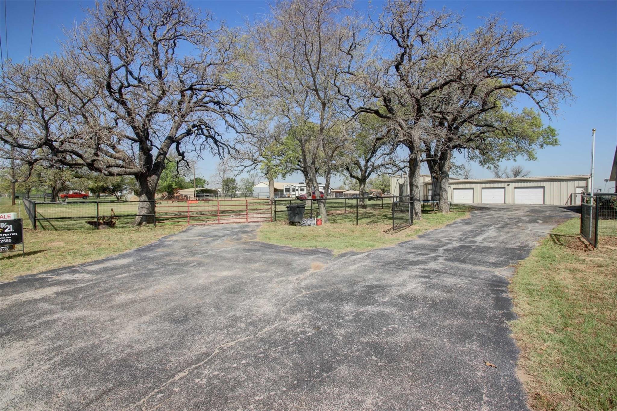 Springtown, Texas, 76082, United States, 3 Bedrooms Bedrooms, ,2 BathroomsBathrooms,Residential,For Sale,2049290