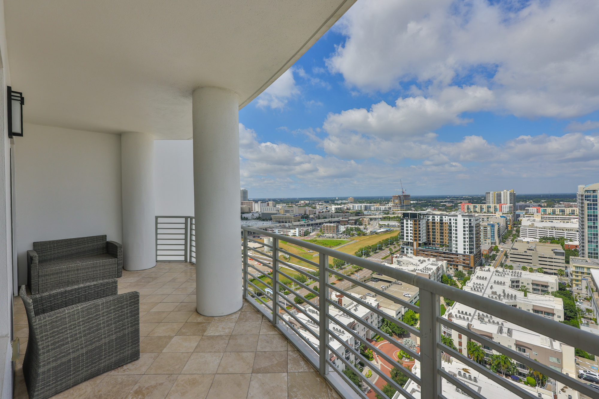 Tampa, Florida, 33602, United States, 3 Bedrooms Bedrooms, ,3 BathroomsBathrooms,Residential,For Sale,1982527