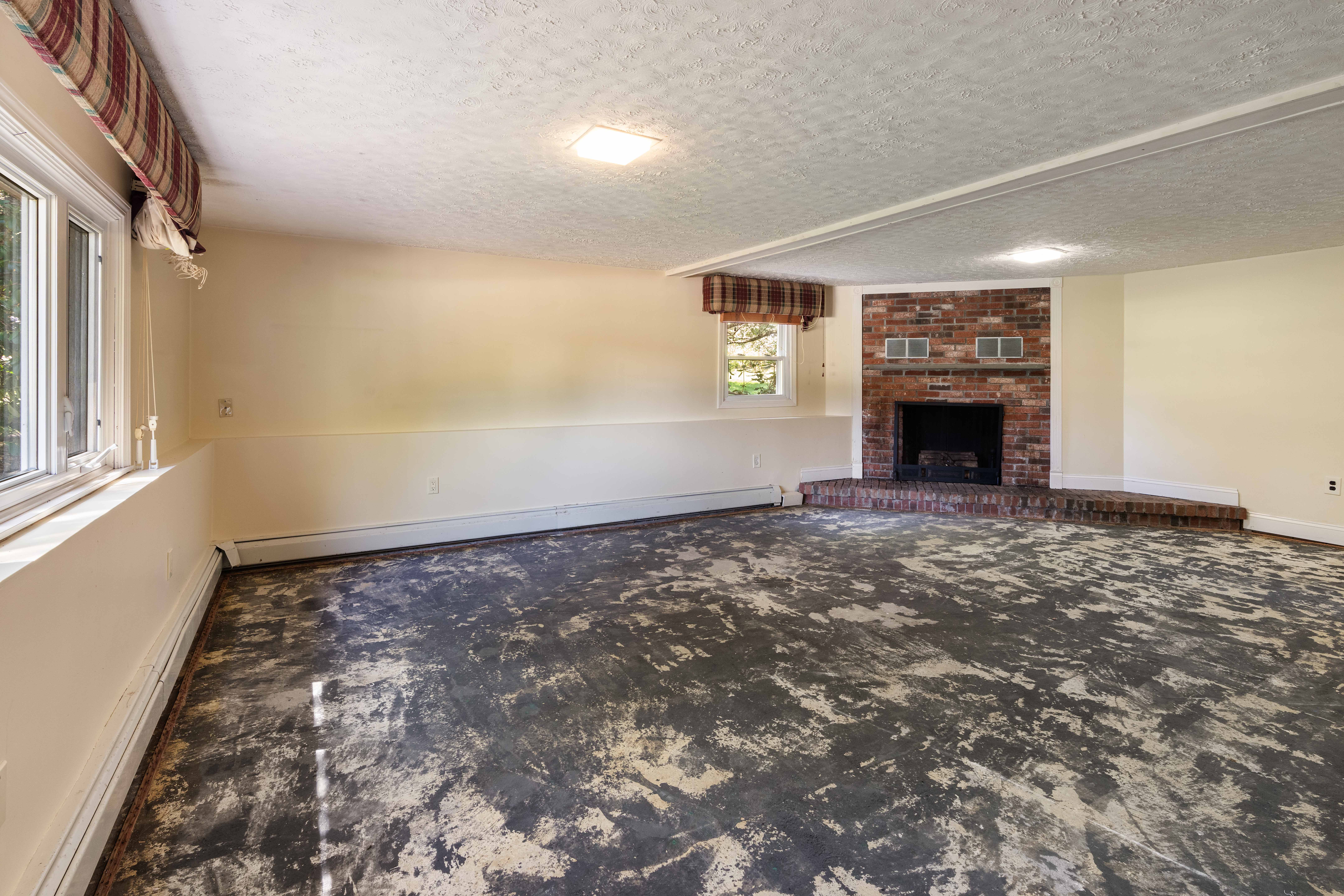 Portsmouth, Rhode Island, 02871, United States, 4 Bedrooms Bedrooms, ,3 BathroomsBathrooms,Residential,For Sale,1973967