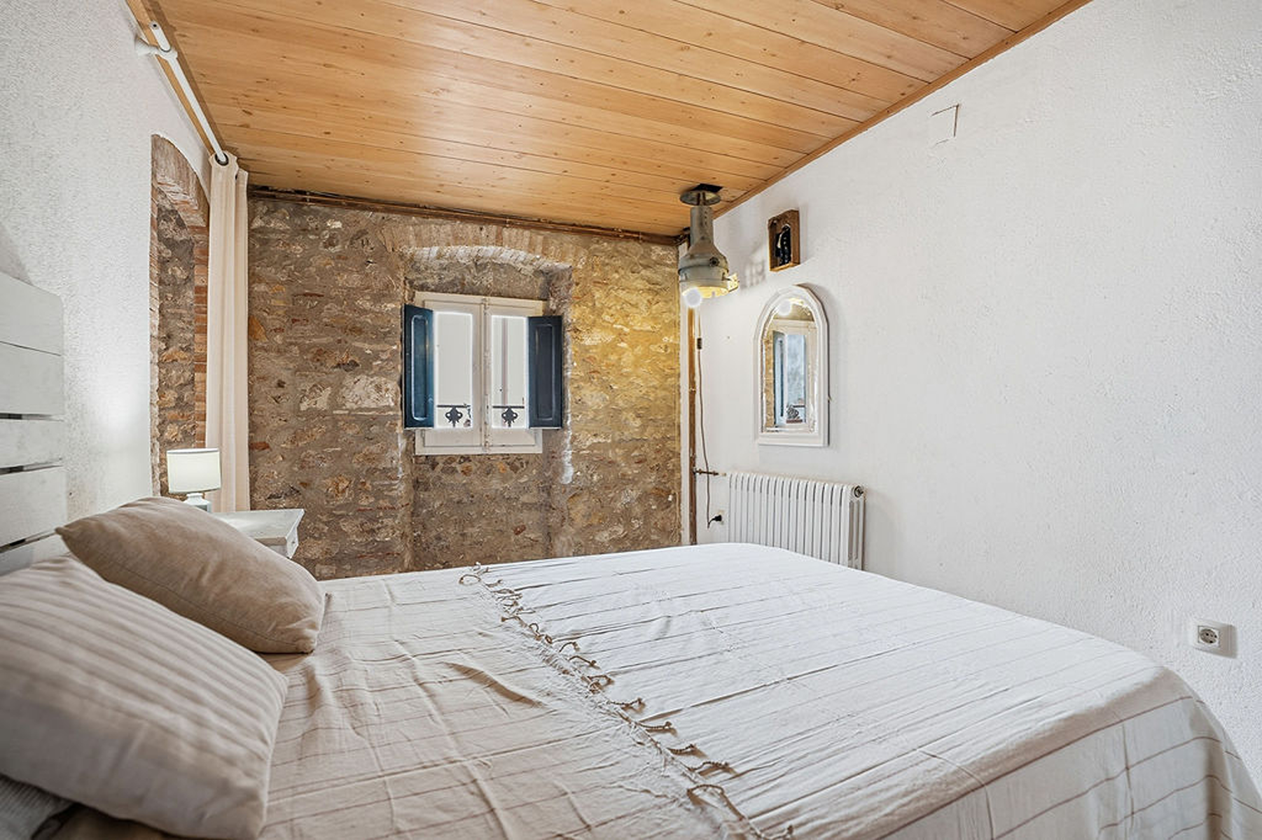 Charming 19th century stone house in the heart of L