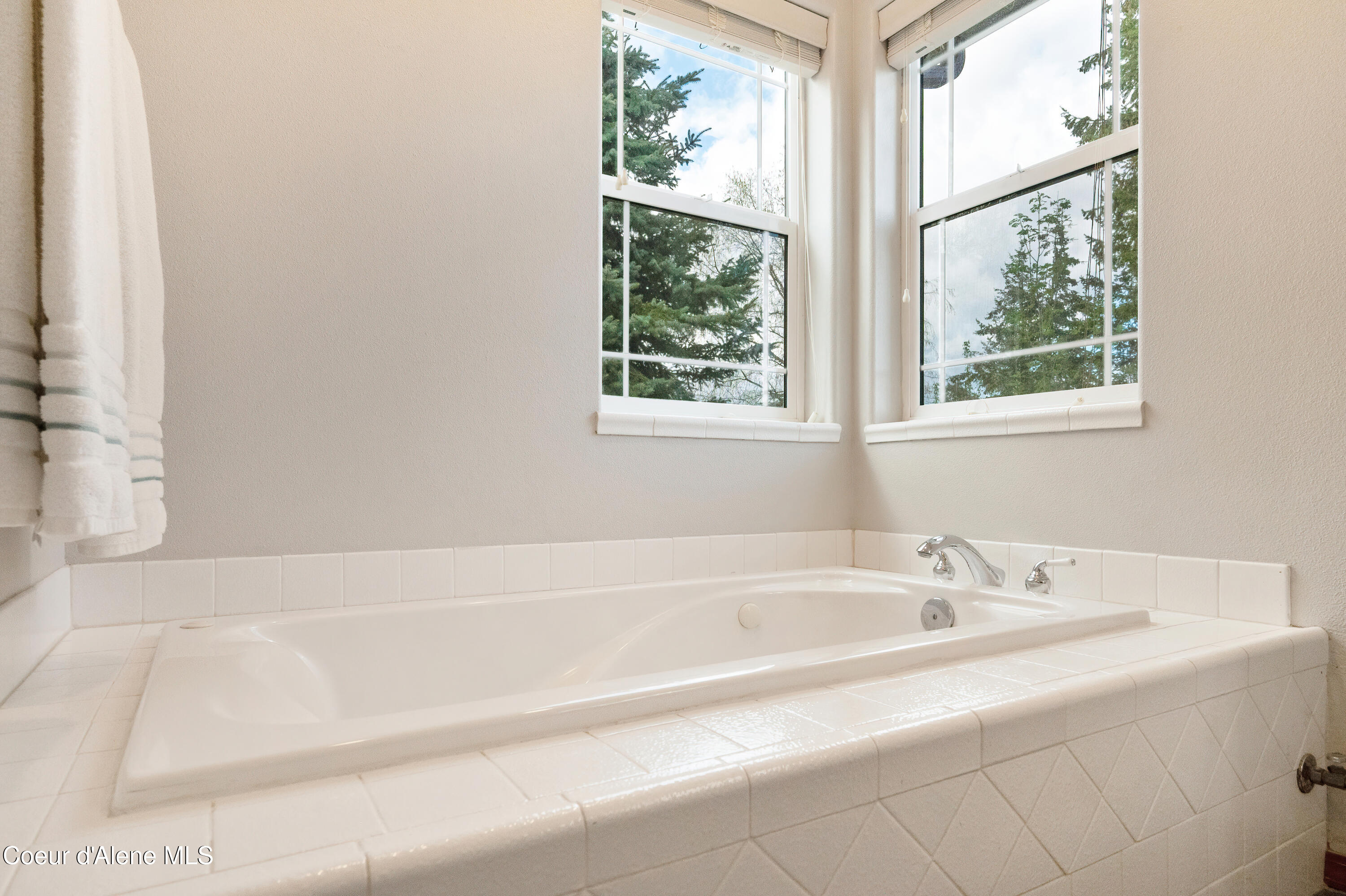 Hayden, Idaho, 83835, United States, 5 Bedrooms Bedrooms, ,2 BathroomsBathrooms,Residential,For Sale,1794747