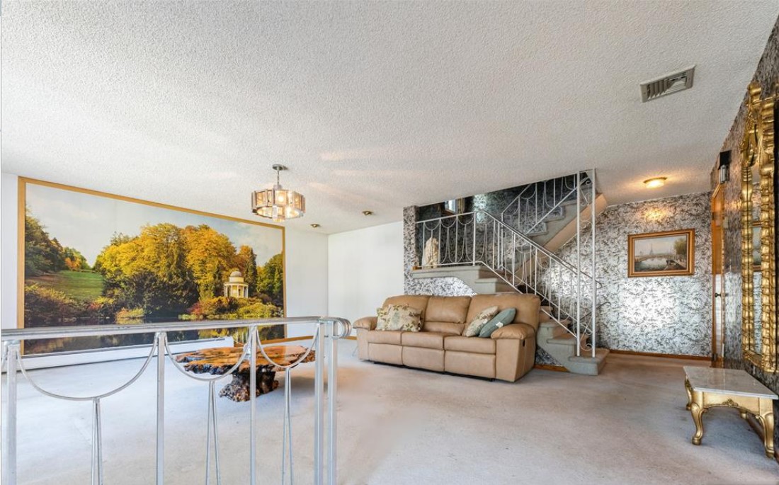 Moonachie, New Jersey, 07074, United States, 5 Bedrooms Bedrooms, ,4 BathroomsBathrooms,Residential,For Sale,1936964