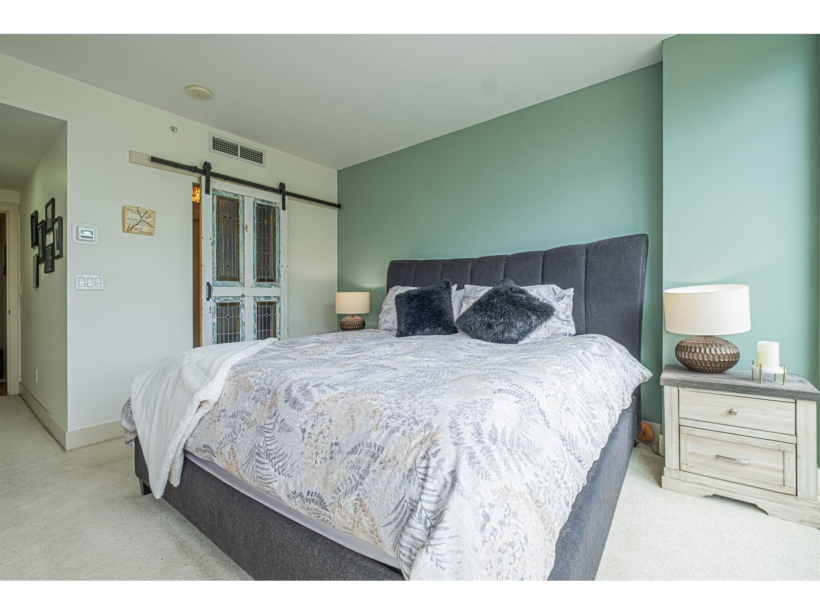 WHITE ROCK, British Columbia, V4B 0A2, CA, 2 Bedrooms Bedrooms, ,2 BathroomsBathrooms,Residential,For Sale,1947534