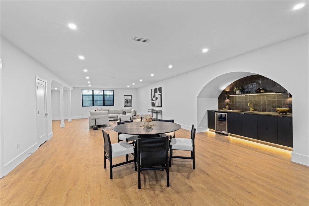 Newton, Massachusetts, 02461, United States, 7 Bedrooms Bedrooms, ,8 BathroomsBathrooms,Residential,For Sale,1995723