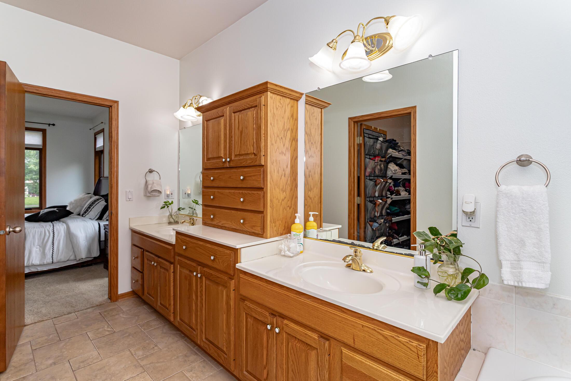 Ames, Iowa, 50014, United States, 5 Bedrooms Bedrooms, ,5 BathroomsBathrooms,Residential,For Sale,1935039