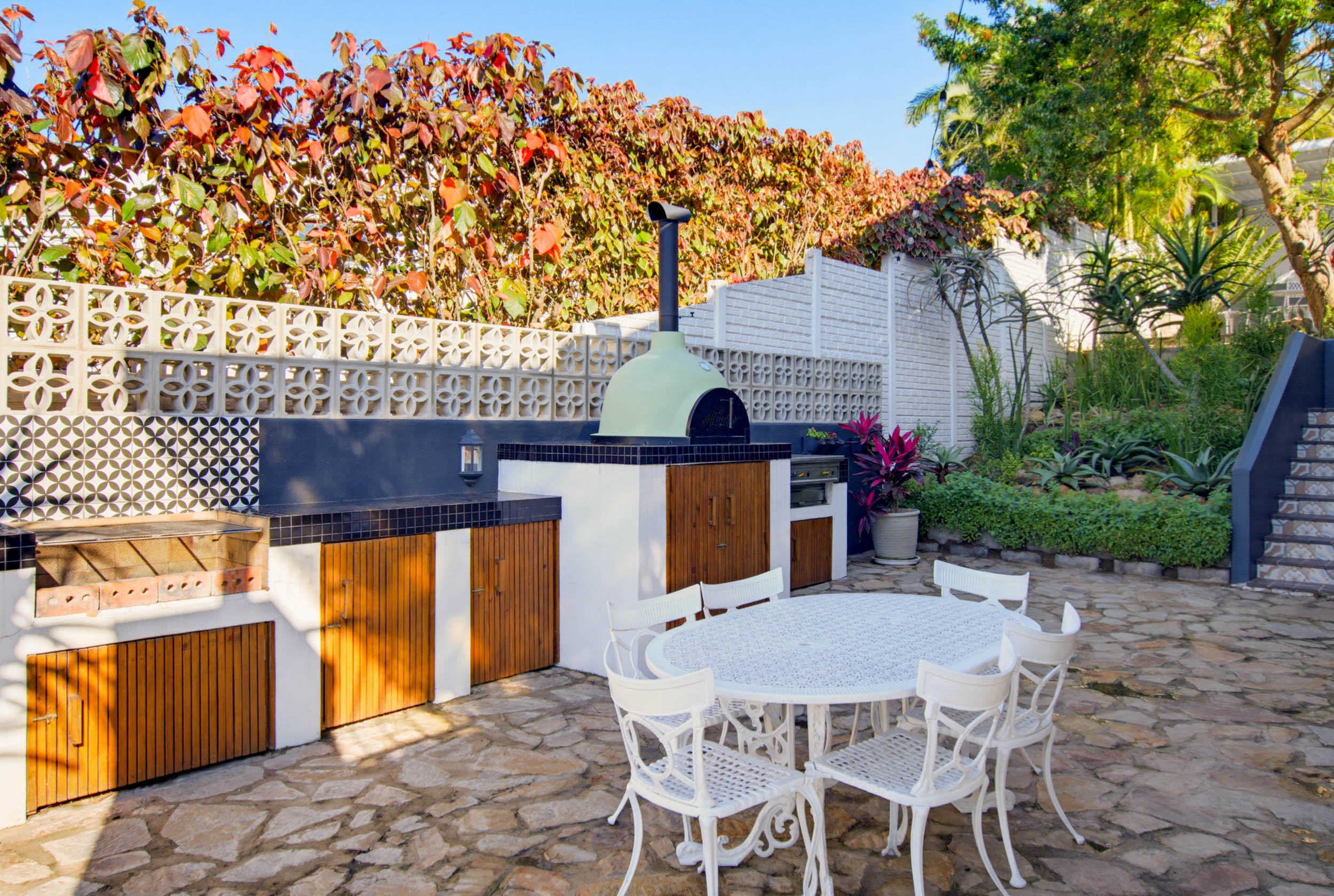  Fully Renovated Coastal Residence with Guest Flatlet and Sea Views in Salt Rock - 物件實景