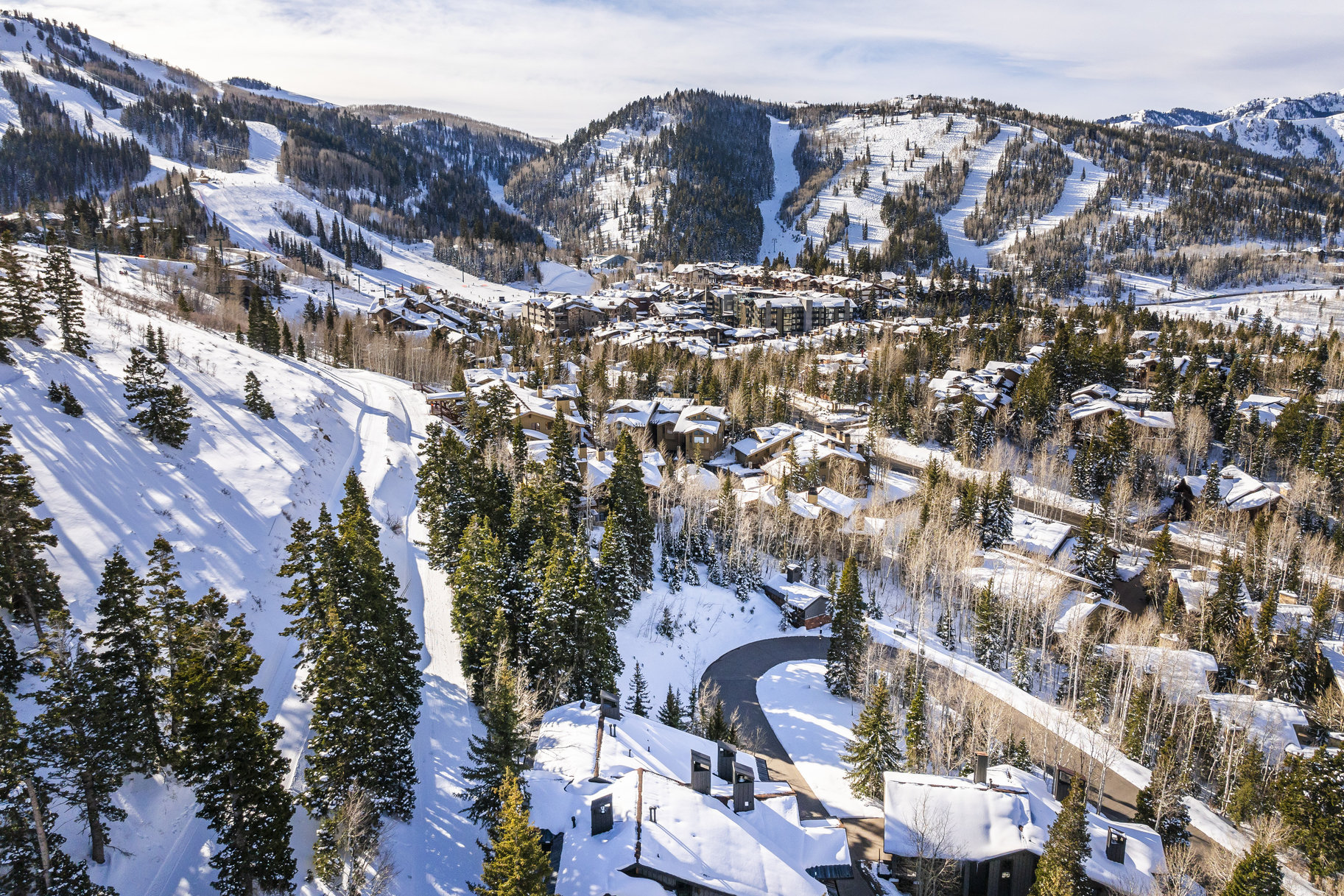  Rare End Unit in Stag Lodge with Unmatched Views & Ski Access - 物件實景