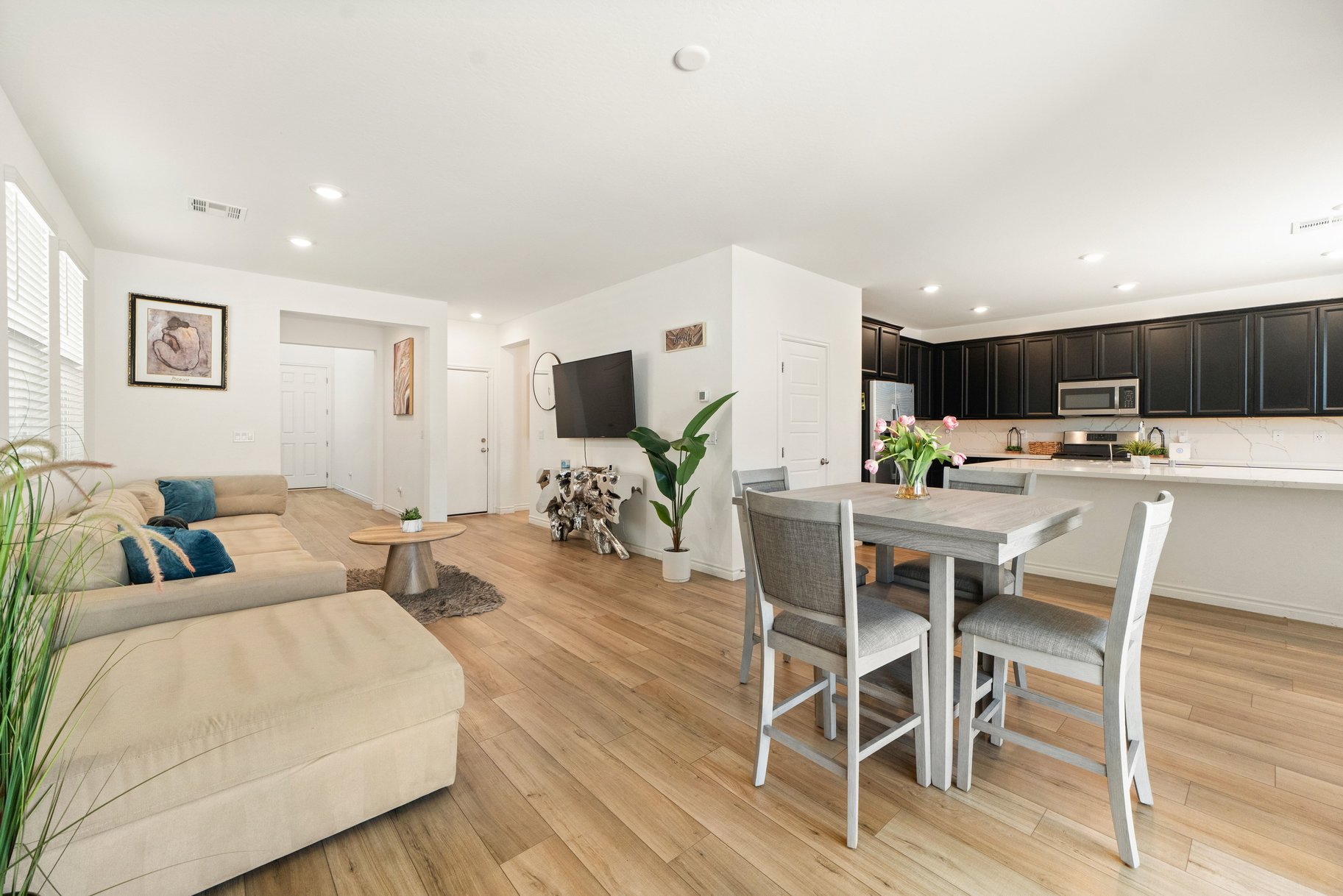  Like new 4-bedroom home, built in 2022 with modern upgrades - 物件實景
