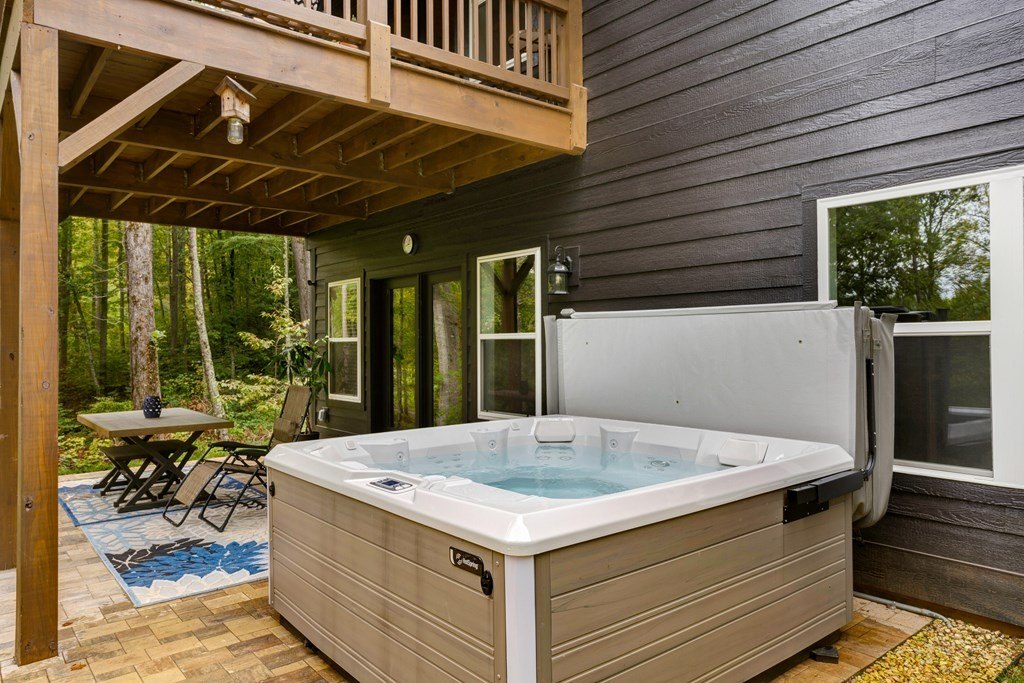 Hayesville, North Carolina, 28904, United States, 3 Bedrooms Bedrooms, ,3 BathroomsBathrooms,Residential,For Sale,1872419