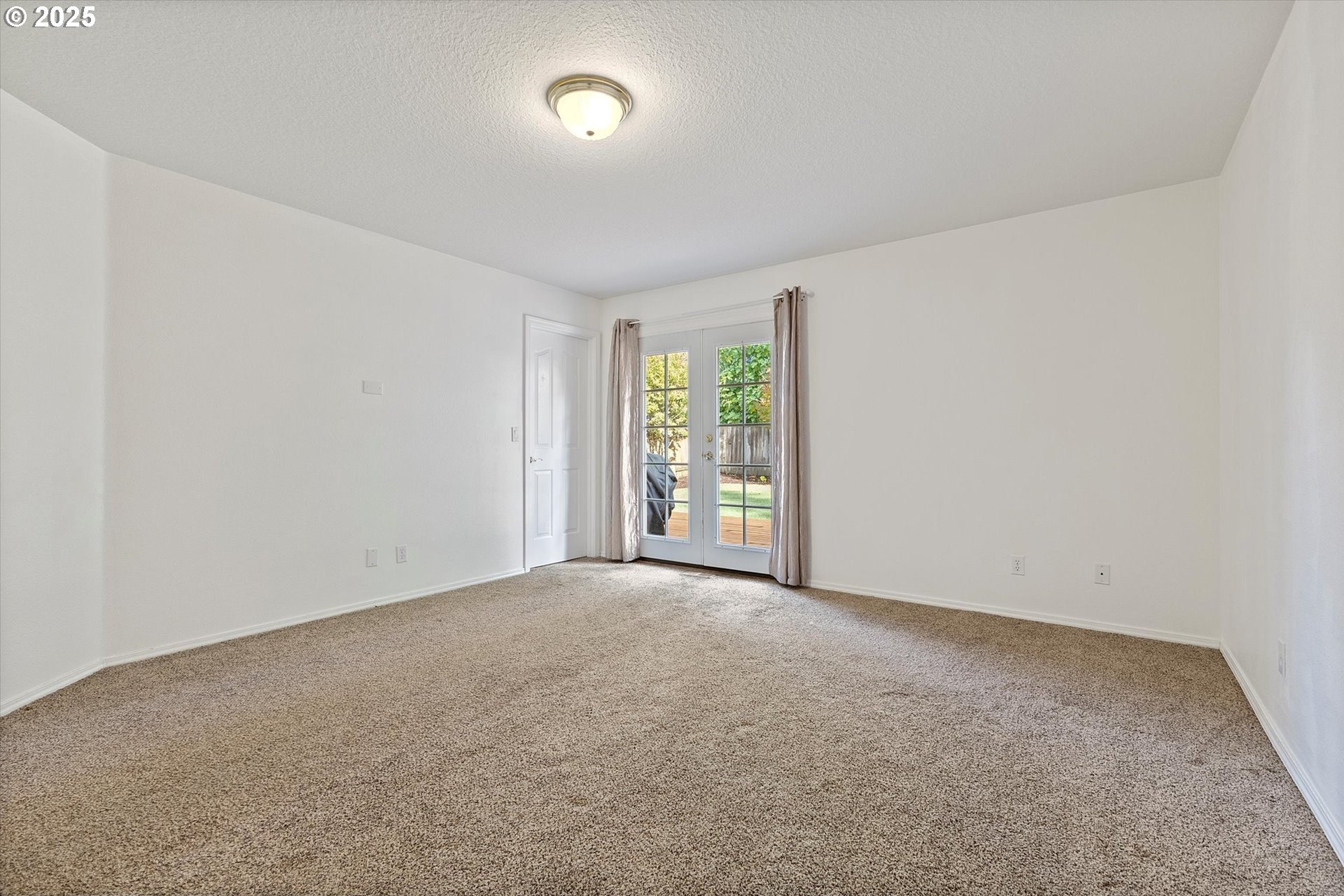 Newberg, Oregon, 97132, United States, 3 Bedrooms Bedrooms, ,2 BathroomsBathrooms,Residential,For Sale,1972944