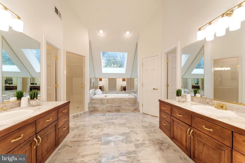 Great Falls, Virginia, 22066, United States, 5 Bedrooms Bedrooms, ,5 BathroomsBathrooms,Residential,For Sale,1900616