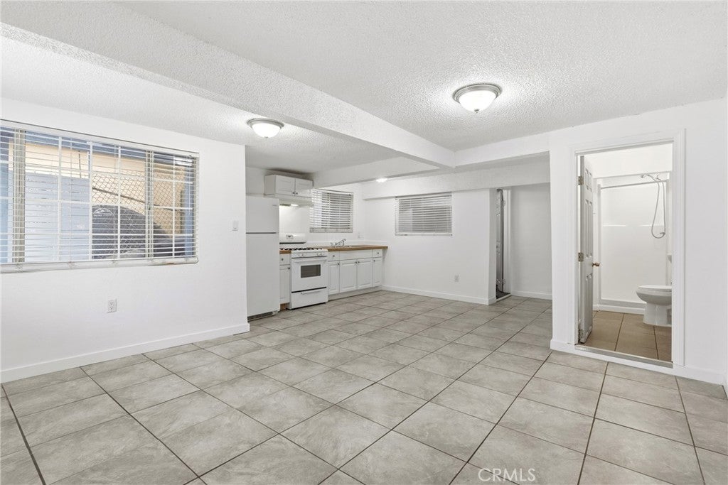 Los Angeles, California, 90063, United States, 2 Bedrooms Bedrooms, ,1 BathroomBathrooms,Residential,For Sale,1990786