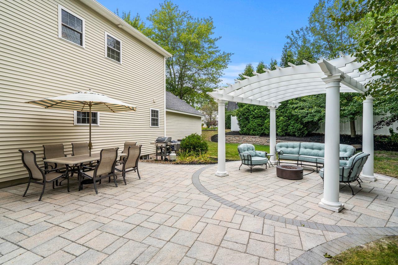 Manchester, New Hampshire, 03104, United States, 4 Bedrooms Bedrooms, ,3 BathroomsBathrooms,Residential,For Sale,1934324