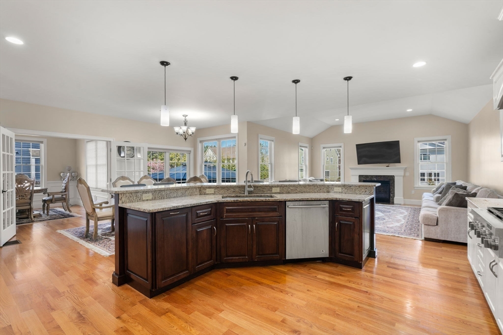 Needham, Massachusetts, 02492, United States, 5 Bedrooms Bedrooms, ,5 BathroomsBathrooms,Residential,For Sale,1850362