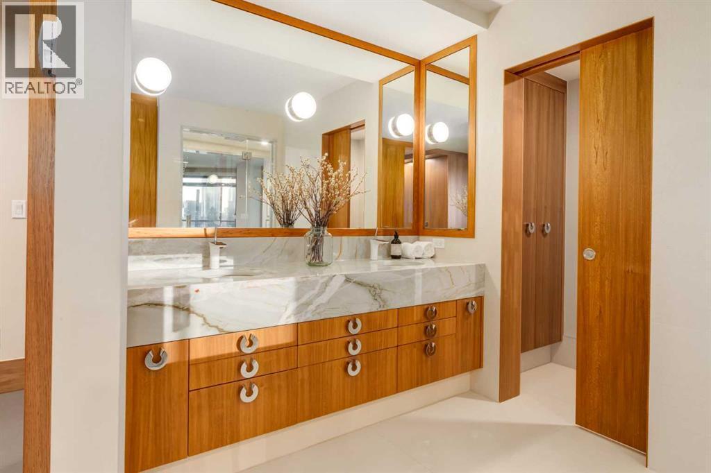 CALGARY, Alberta, T2E 7A8, CA, 2 Bedrooms Bedrooms, ,2 BathroomsBathrooms,Residential,For Sale,1947963