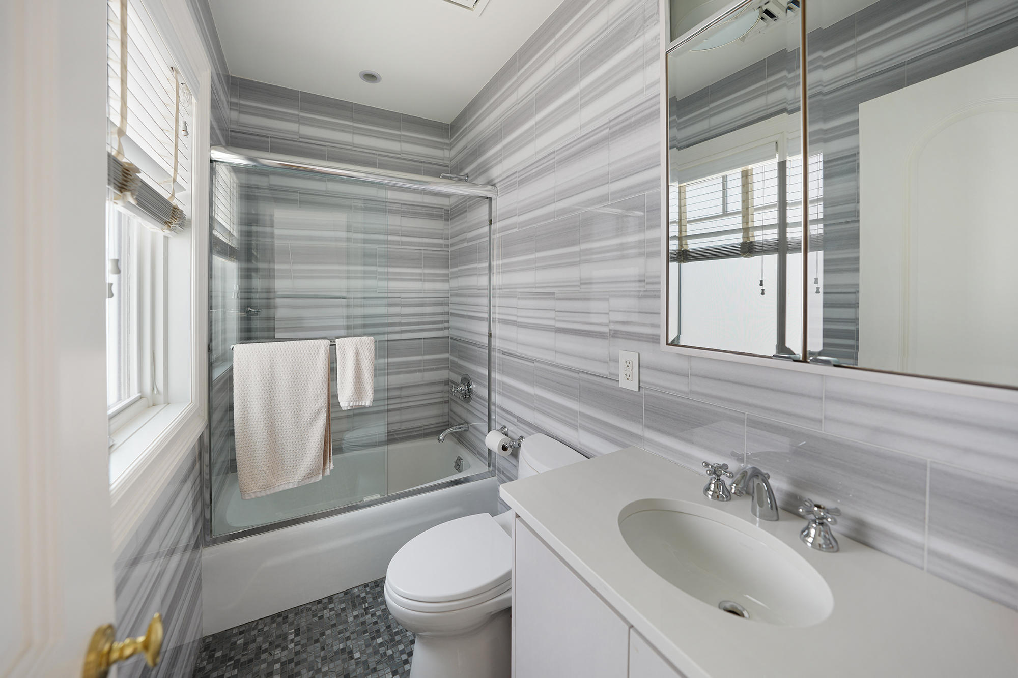 Brooklyn, New York, 11230, United States, 4 Bedrooms Bedrooms, ,7 BathroomsBathrooms,Residential,For Sale,1942878