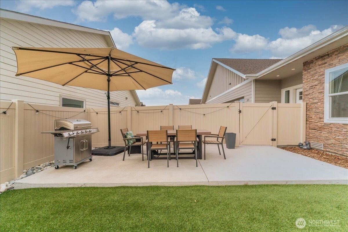 East Wenatchee, Washington, 98802, United States, 2 Bedrooms Bedrooms, ,2 BathroomsBathrooms,Residential,For Sale,1942009