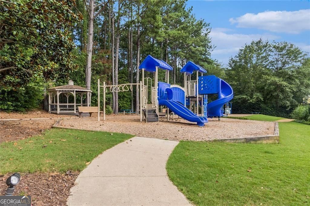 Roswell, Georgia, 30075, United States, 6 Bedrooms Bedrooms, ,5 BathroomsBathrooms,Residential,For Sale,1894243