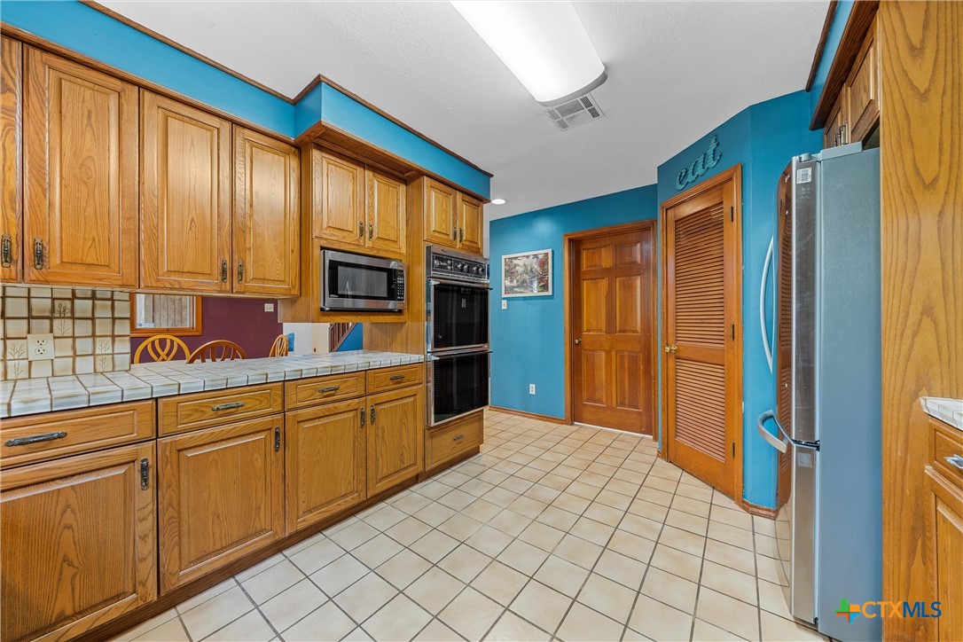 Holland, Texas, 76534, United States, 3 Bedrooms Bedrooms, ,2 BathroomsBathrooms,Residential,For Sale,1933257