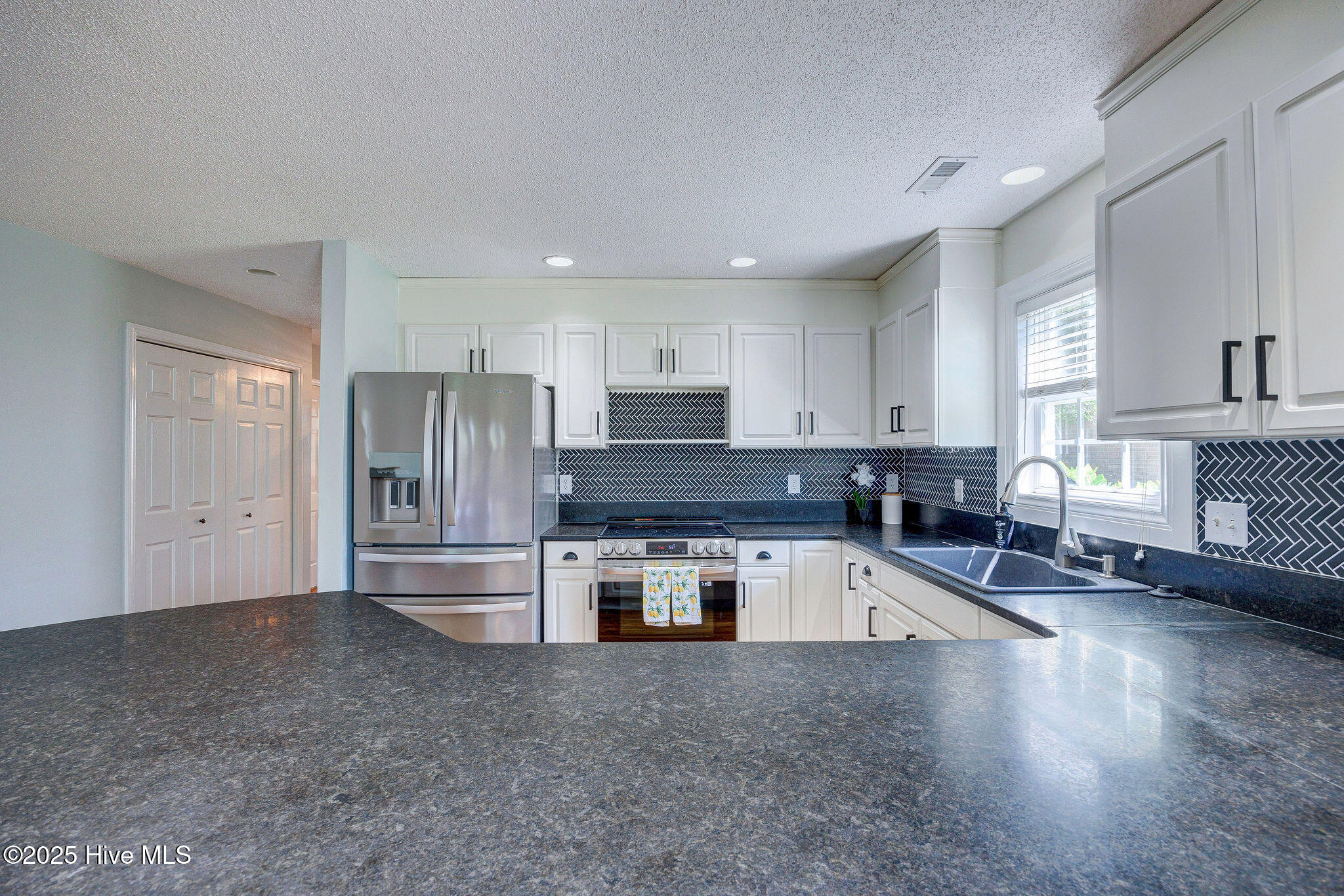 Carolina Beach, North Carolina, 28428, United States, 2 Bedrooms Bedrooms, ,2 BathroomsBathrooms,Residential,For Sale,1956851