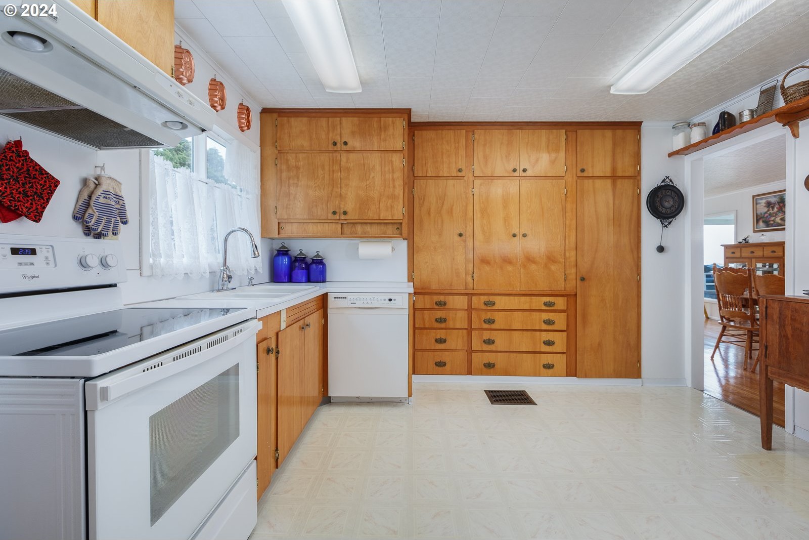 Lincoln City, Oregon, 97367, United States, 3 Bedrooms Bedrooms, ,2 BathroomsBathrooms,Residential,For Sale,1735832