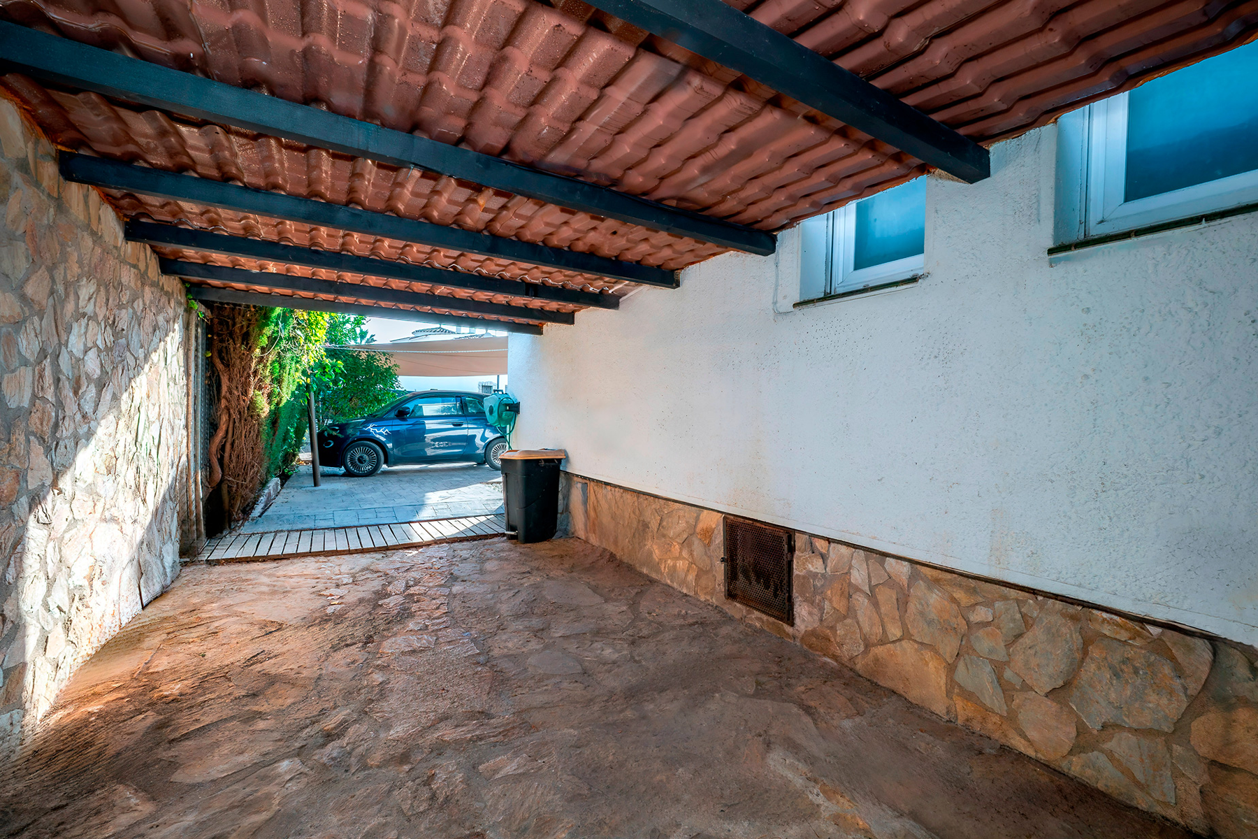  Exclusive Mediterranean Villa in Prime Empuriabrava Location - 物件實景