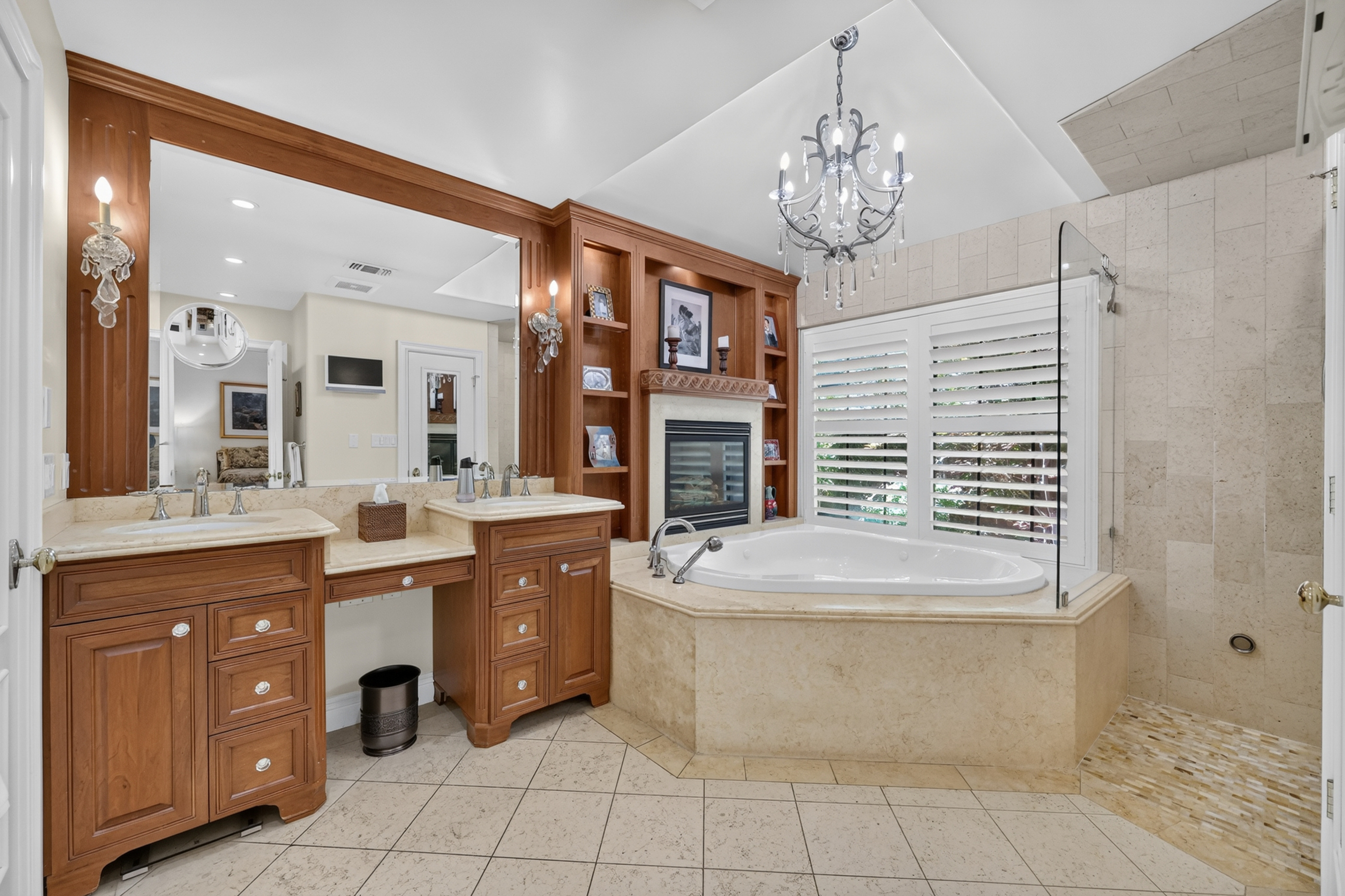 1073 Harrington Way, Carmichael, CA 95608 - 物件實景