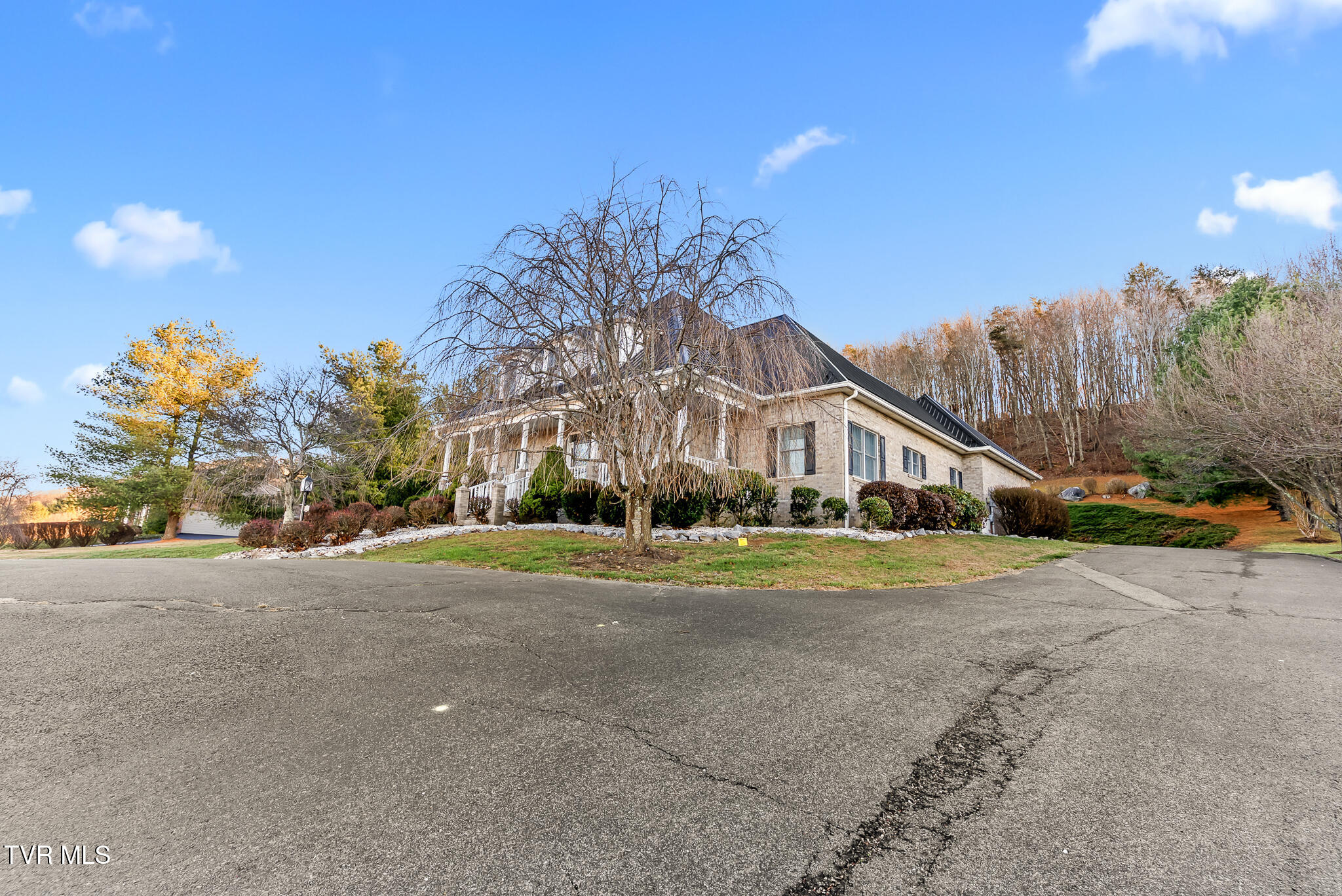 Wytheville, Virginia, 24382, United States, 4 Bedrooms Bedrooms, ,3 BathroomsBathrooms,Residential,For Sale,2005491