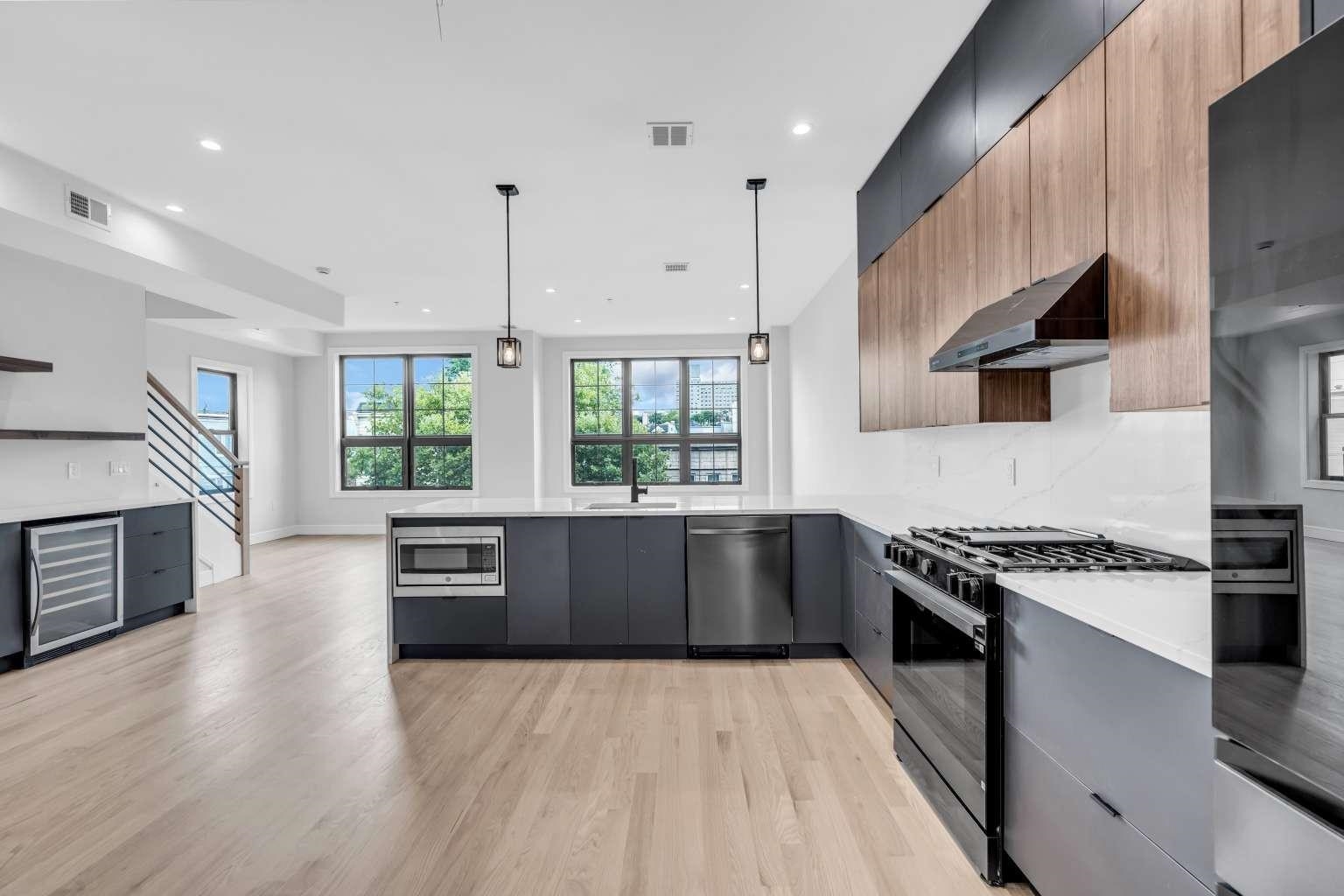 Jersey City, New Jersey, 07306, United States, 2 Bedrooms Bedrooms, ,2 BathroomsBathrooms,Residential,For Sale,1925343