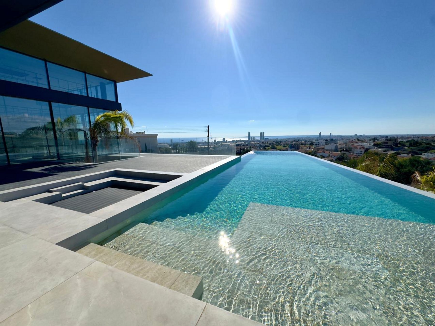  6 Bedroom 3 Level Hillside Villa with Sea Views in Paniotis, Limassol - 物件實景