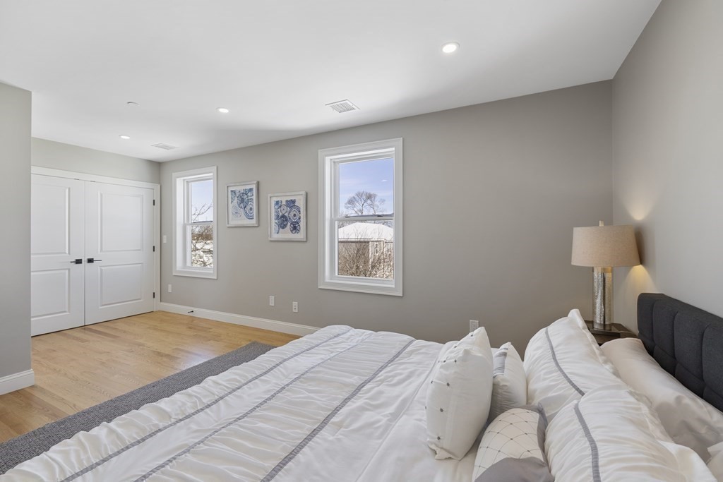 Everett, Massachusetts, 02149, United States, 3 Bedrooms Bedrooms, ,2 BathroomsBathrooms,Residential,For Sale,1923435