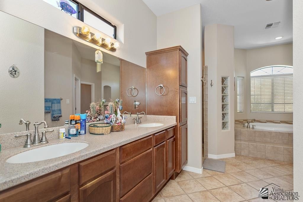 Yuma, Arizona, 85367-4912, United States, 4 Bedrooms Bedrooms, ,2 BathroomsBathrooms,Residential,For Sale,1923195