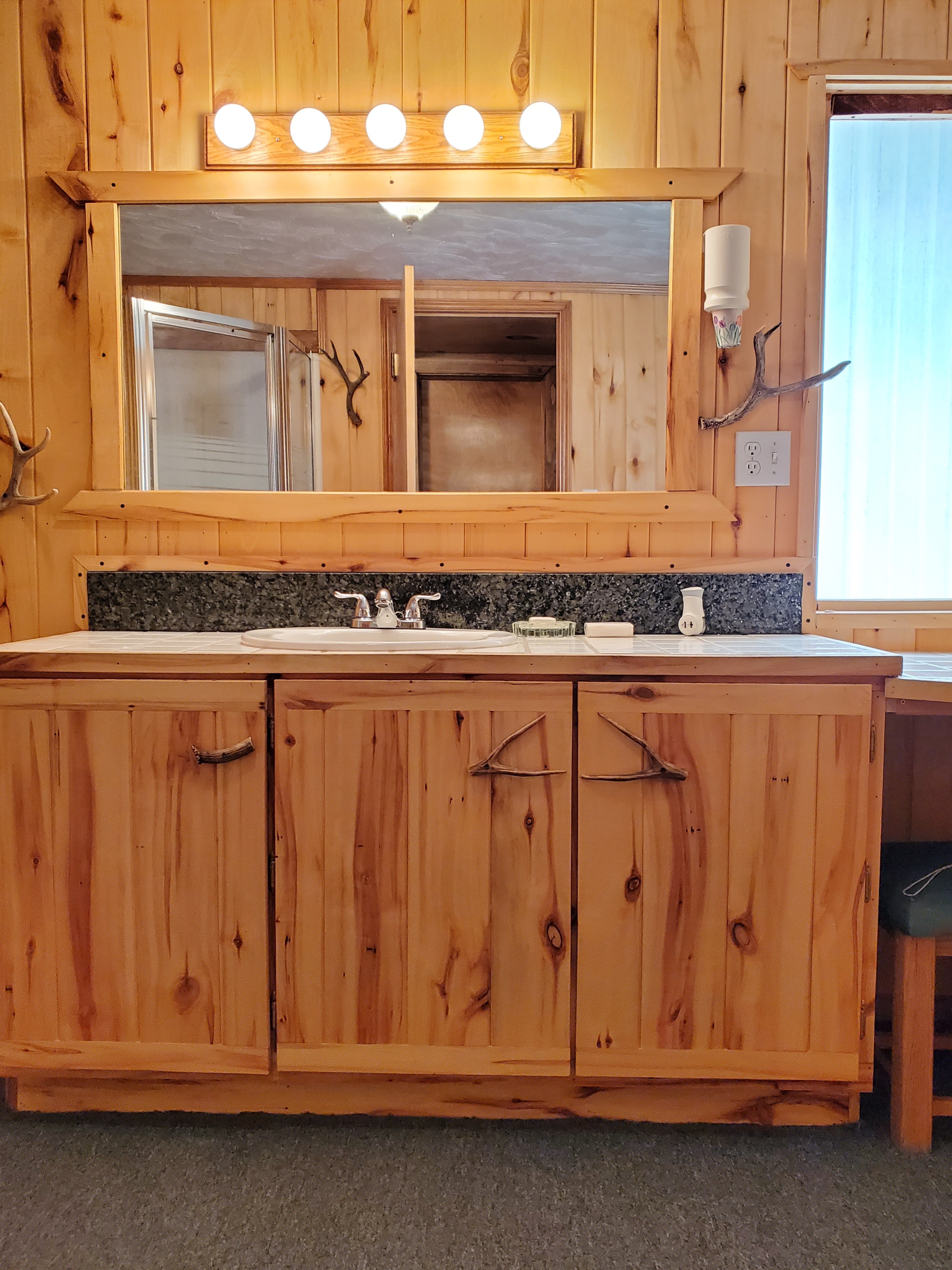 Dillon, Montana, 59725, United States, 3 Bedrooms Bedrooms, ,2 BathroomsBathrooms,Residential,For Sale,1944810