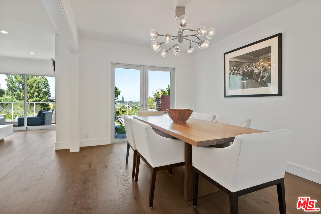 Sherman Oaks, California, 91403, United States, 3 Bedrooms Bedrooms, ,2 BathroomsBathrooms,Residential,For Sale,1940952