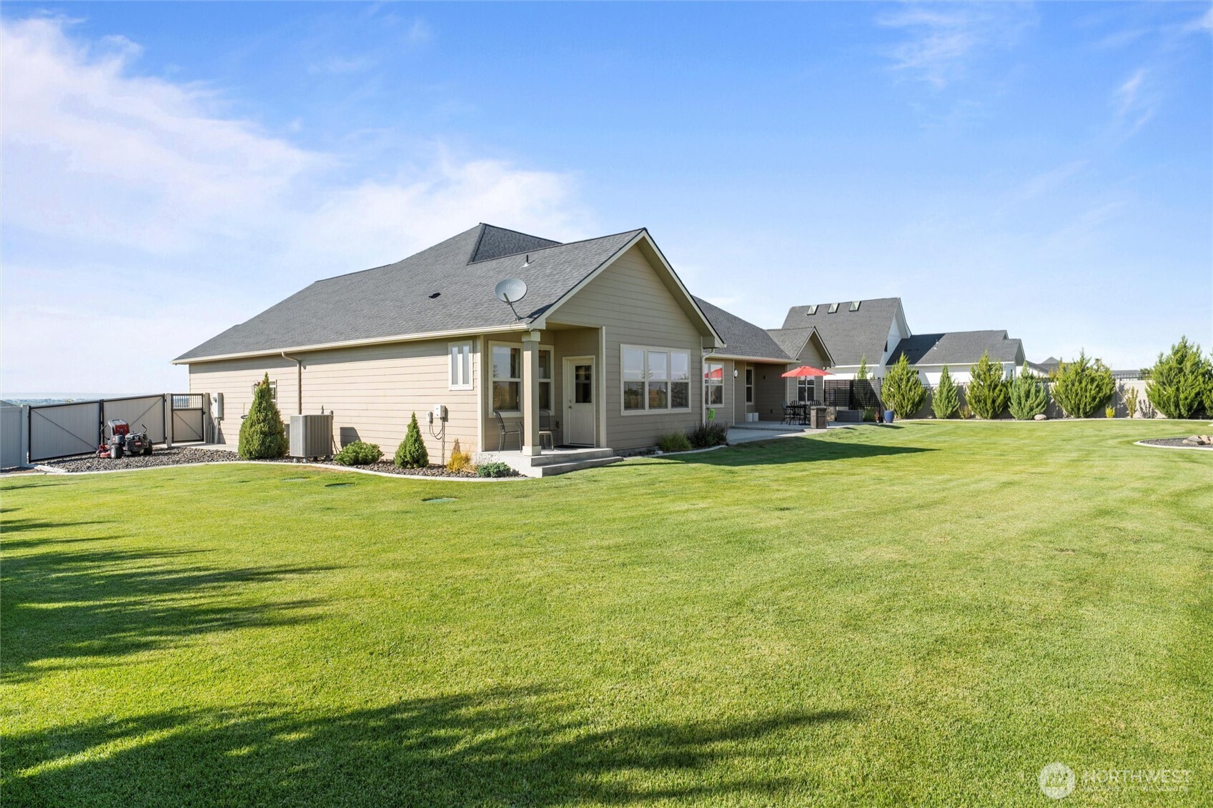 Moses Lake, Washington, 98837, United States, 3 Bedrooms Bedrooms, ,2 BathroomsBathrooms,Residential,For Sale,2002920