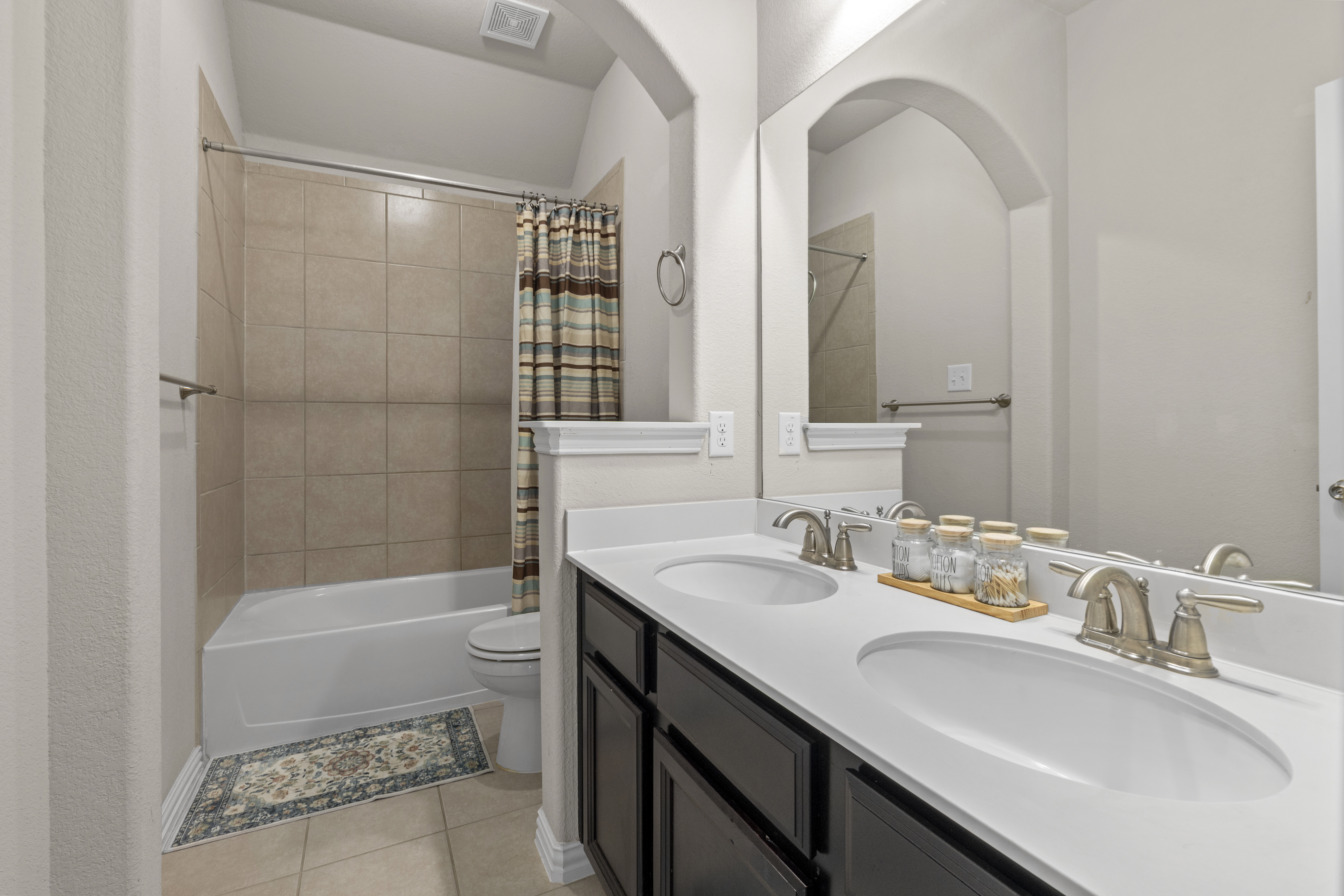  Flexible Living + Game Room in Desirable Northside ISD - 物件實景