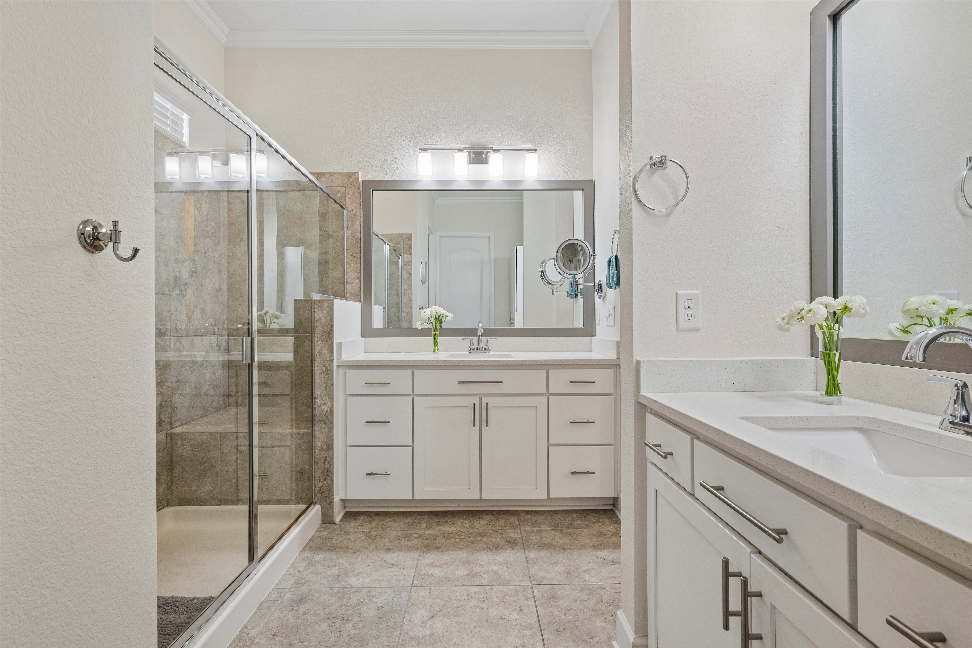  Thoughtfully  Updated and Move-In Ready - 物件實景