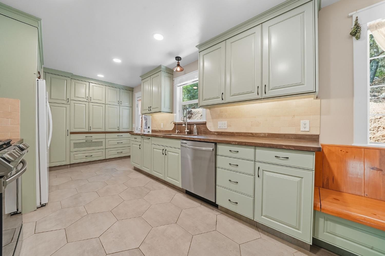 San Andreas, California, 95249, United States, 2 Bedrooms Bedrooms, ,2 BathroomsBathrooms,Residential,For Sale,1980033