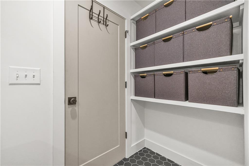 Atlanta, Georgia, 30315, United States, 3 Bedrooms Bedrooms, ,3 BathroomsBathrooms,Residential,For Sale,1966539