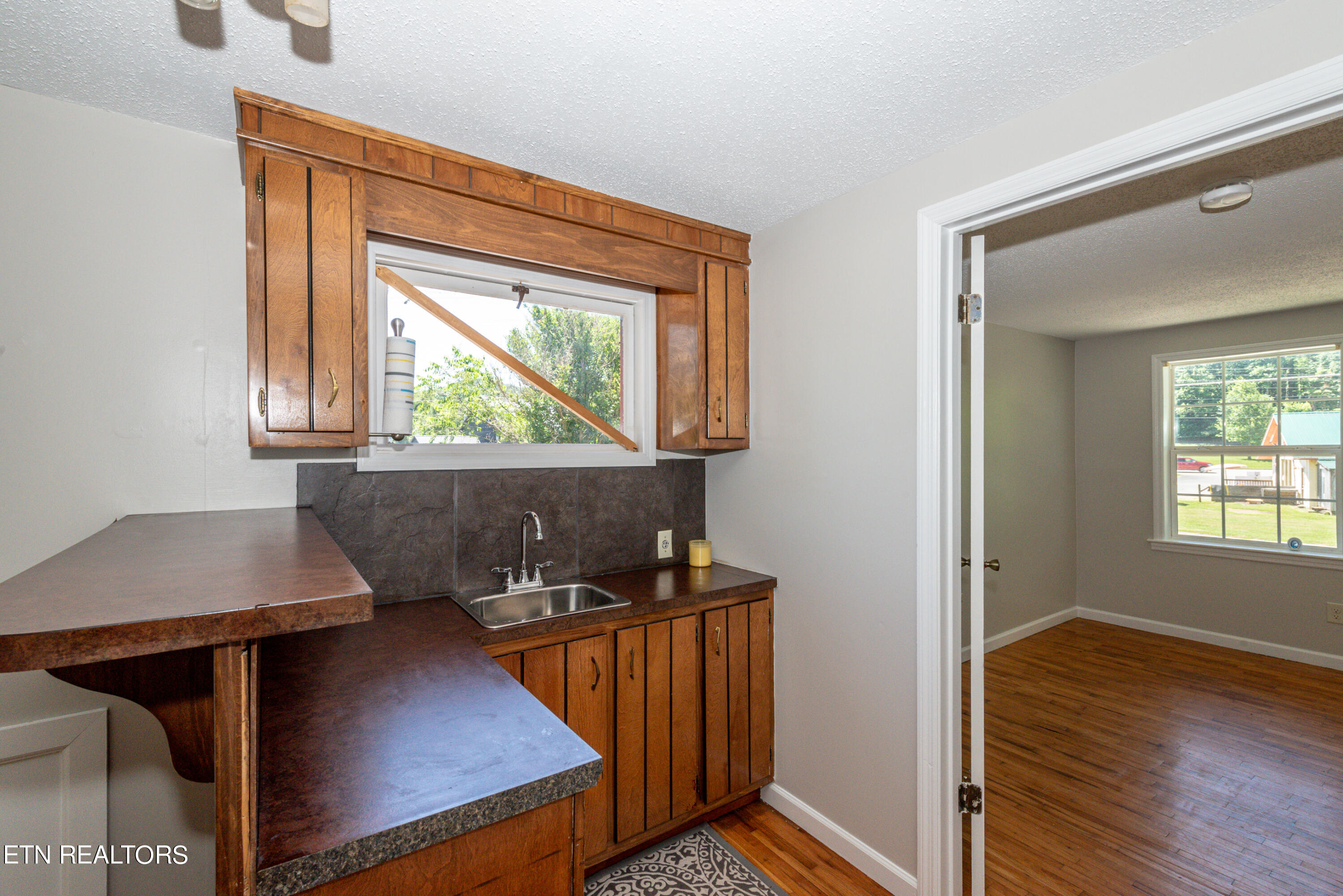 Townsend, Tennessee, 37882, United States, 3 Bedrooms Bedrooms, ,2 BathroomsBathrooms,Residential,For Sale,1984041