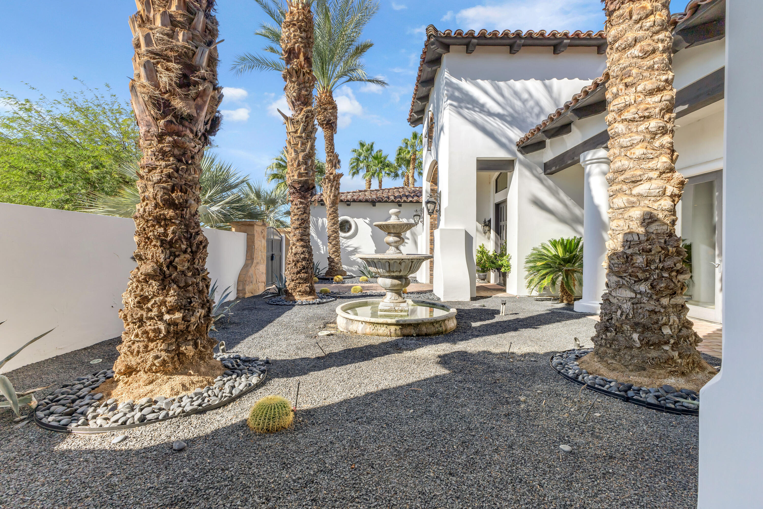 Indio, California, 92203, United States, 5 Bedrooms Bedrooms, ,4 BathroomsBathrooms,Residential,For Sale,1992835