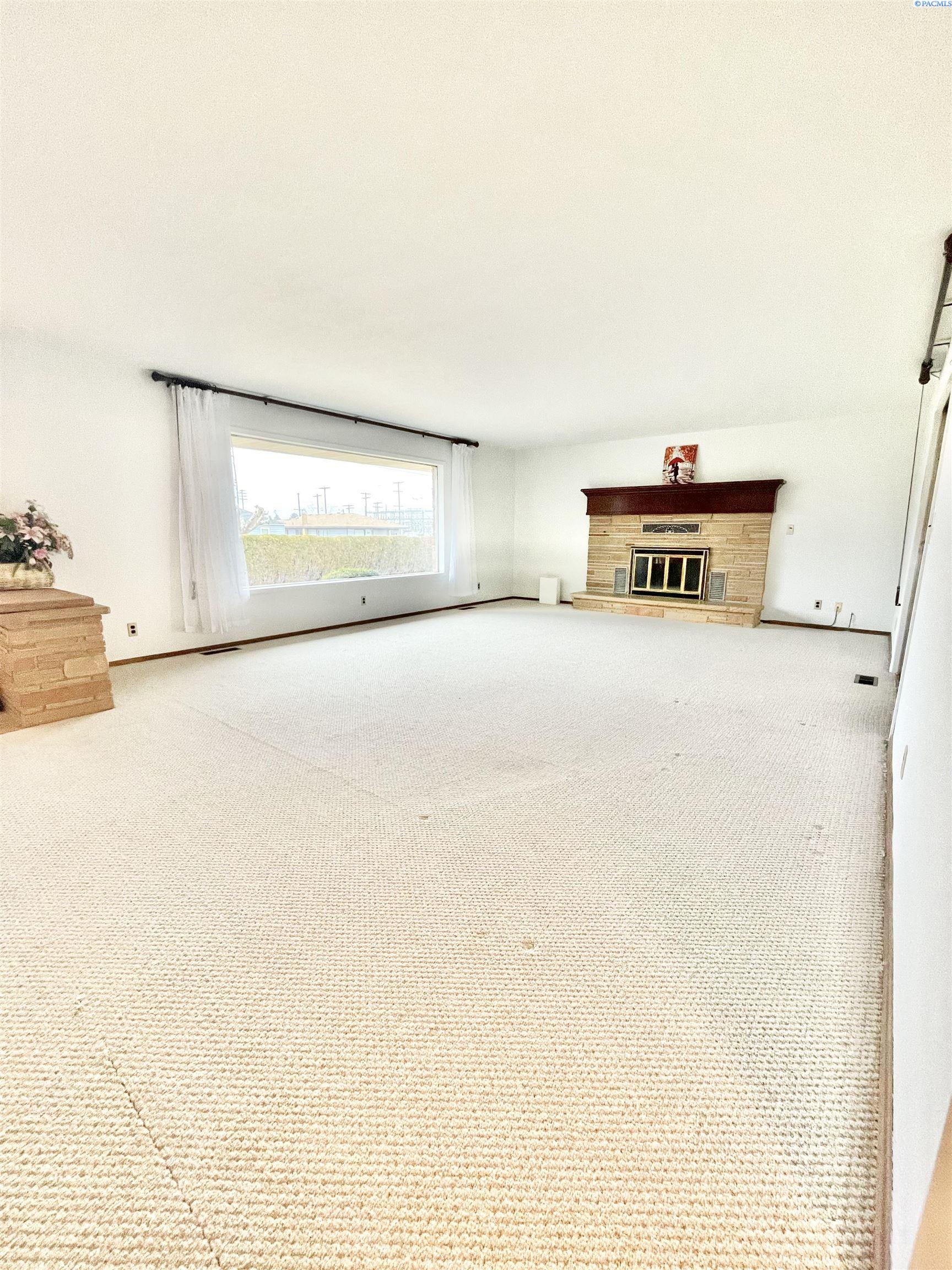 Grandview, Washington, 98930, United States, 5 Bedrooms Bedrooms, ,1 BathroomBathrooms,Residential,For Sale,1828538