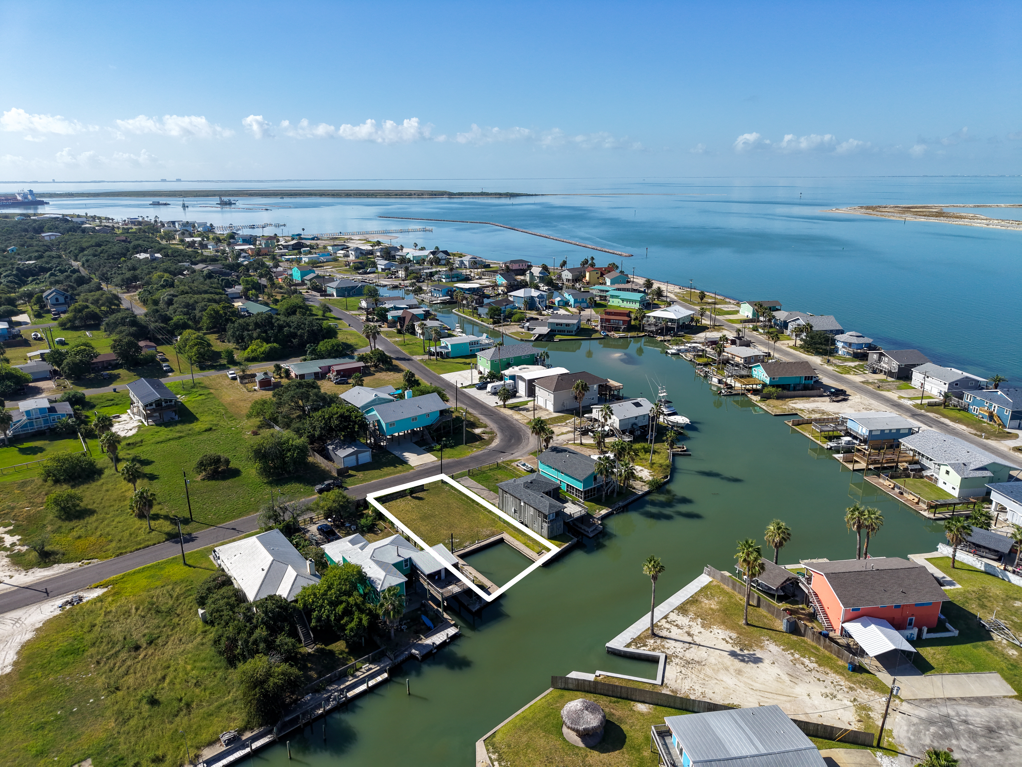  Canal Front Lot in Charming Ingleside - 物件實景